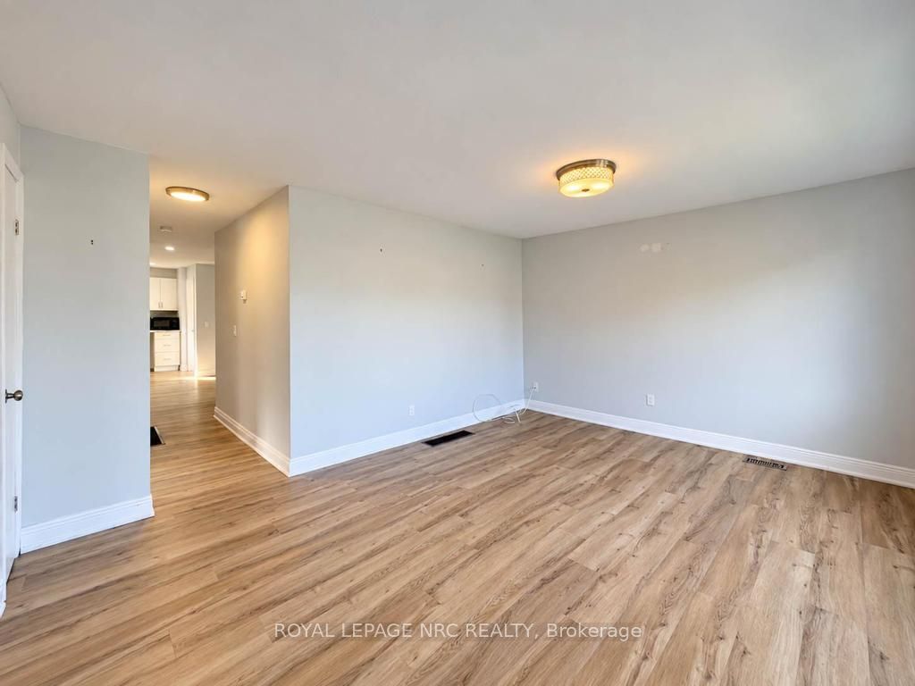 369 Lincoln Street Property Photo 8