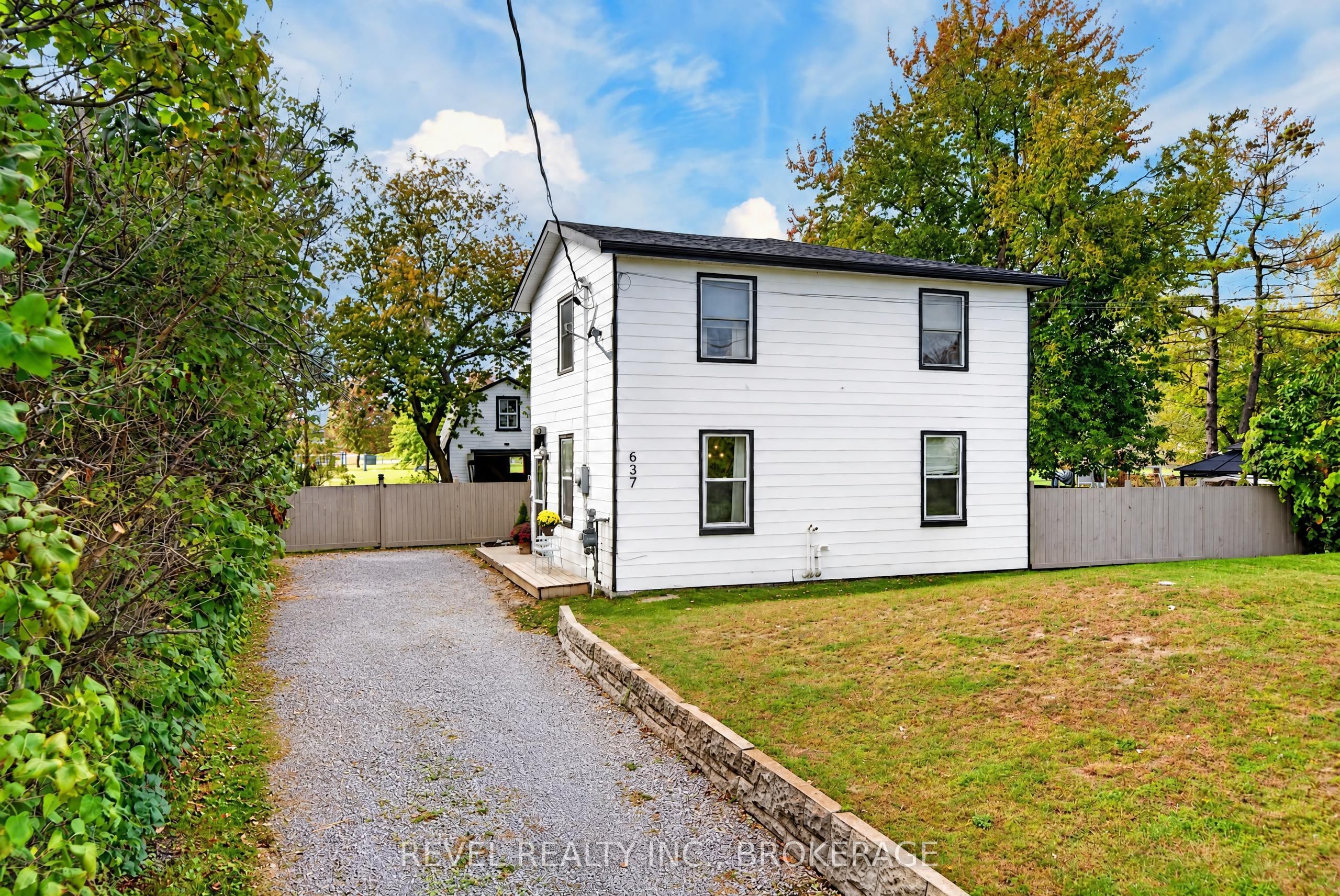 637 Collins Bay Road Property Photo 1