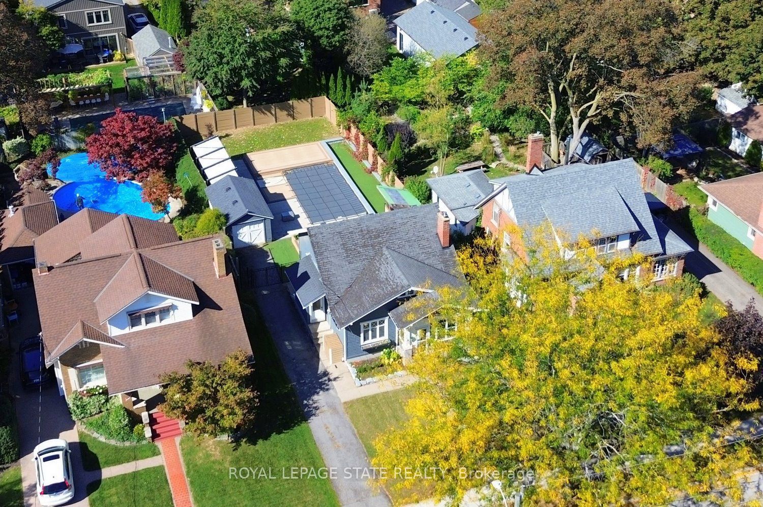 6 Nelles Boulevard Property Photo 2