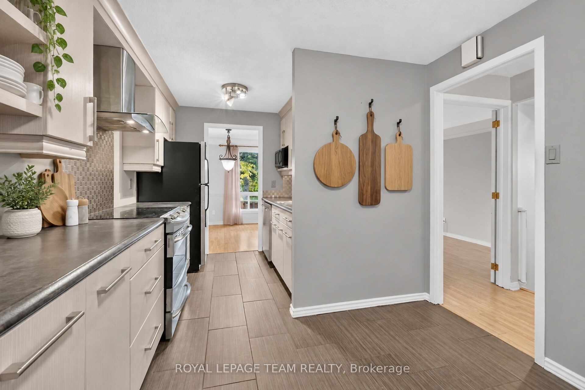 7866 Jeanne D'arc Boulevard Property Photo 17