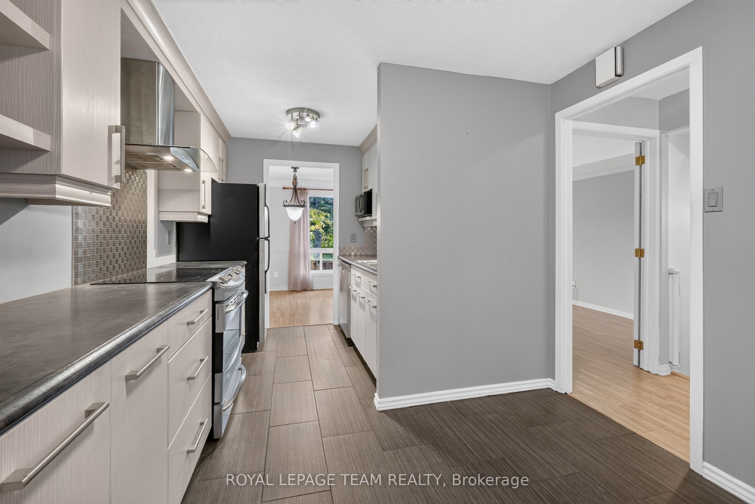 7866 Jeanne D'arc Boulevard Property Photo 18