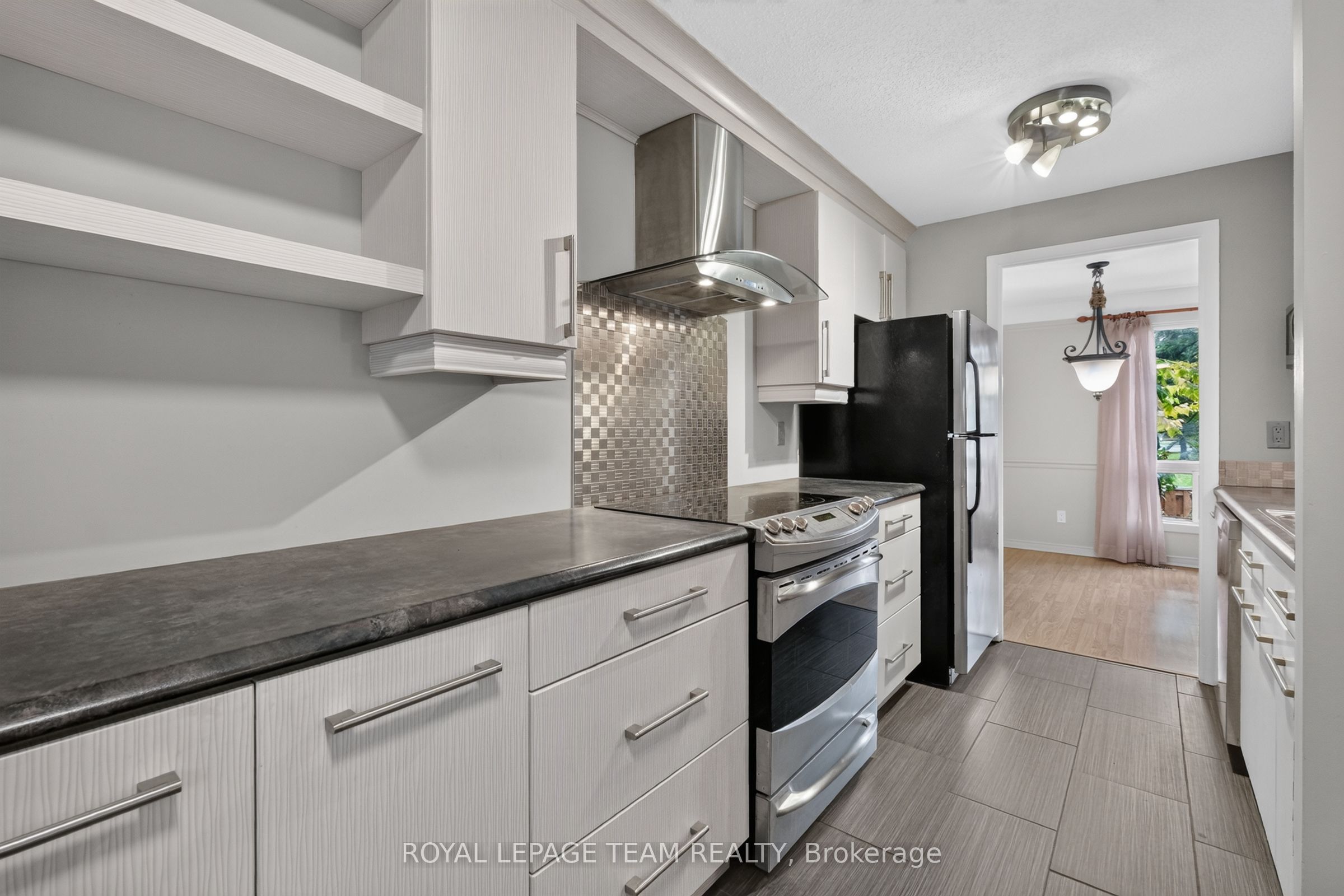 7866 Jeanne D'arc Boulevard Property Photo 19