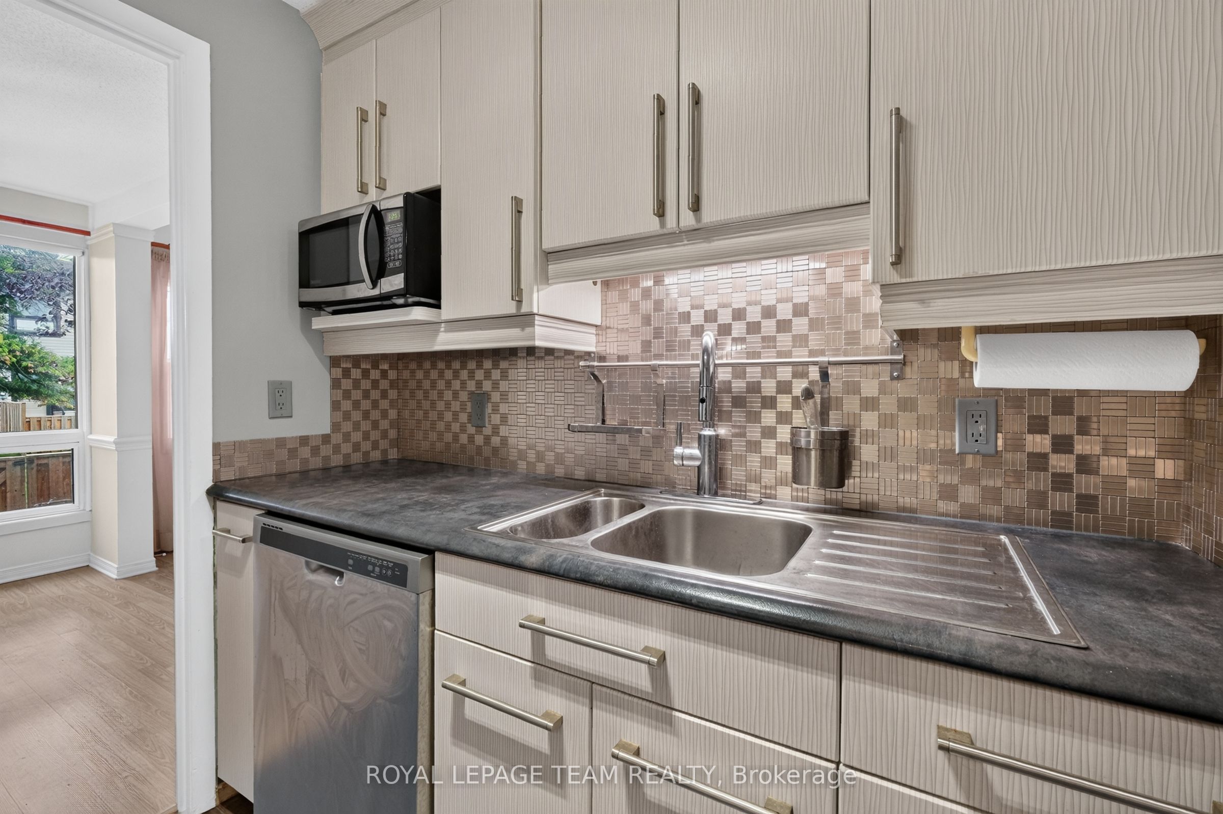 7866 Jeanne D'arc Boulevard Property Photo 22