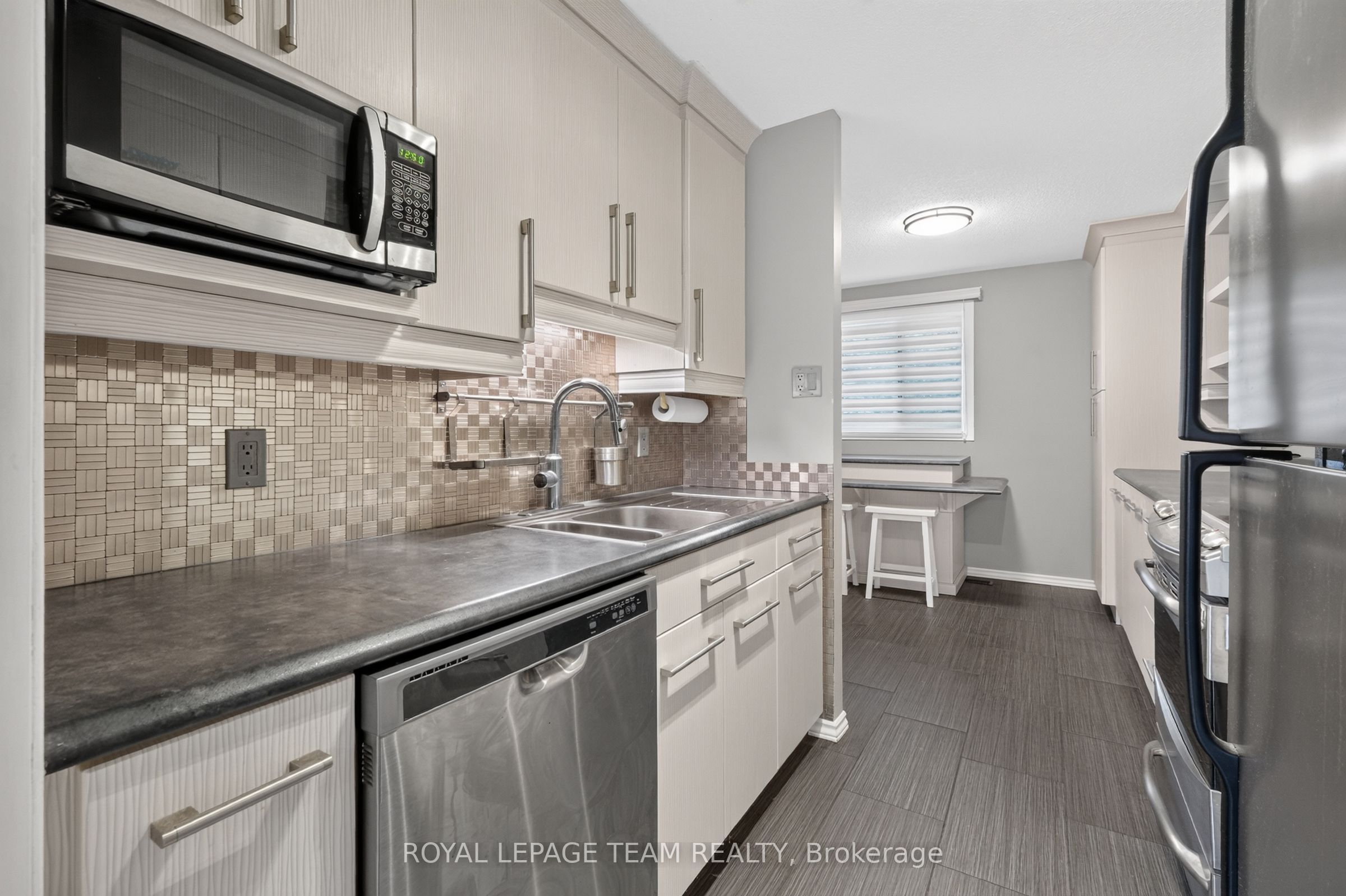 7866 Jeanne D'arc Boulevard Property Photo 23
