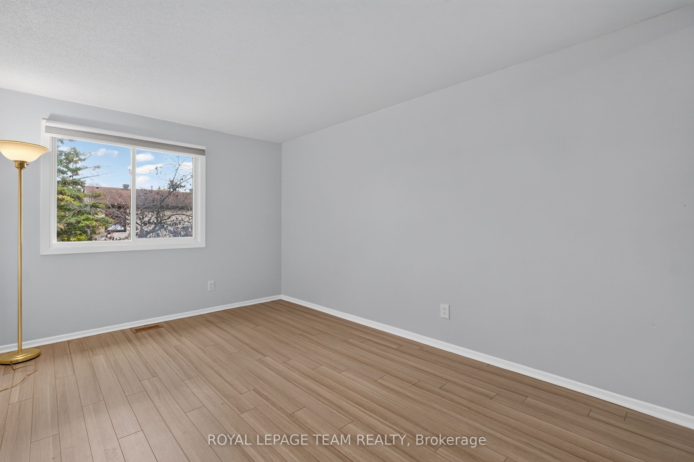 7866 Jeanne D'arc Boulevard Property Photo 27