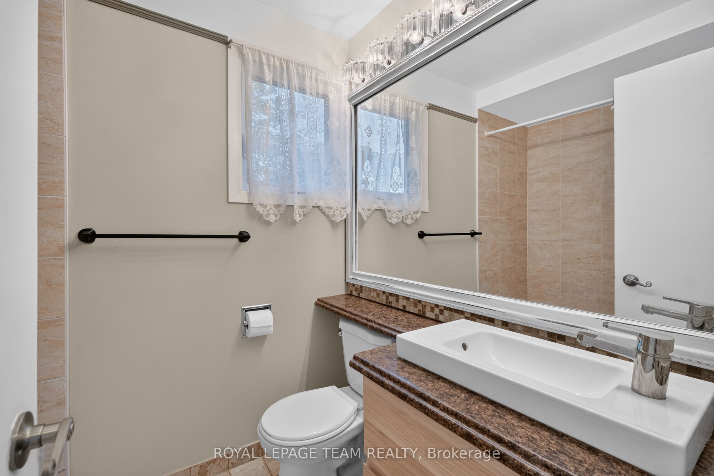 7866 Jeanne D'arc Boulevard Property Photo 31