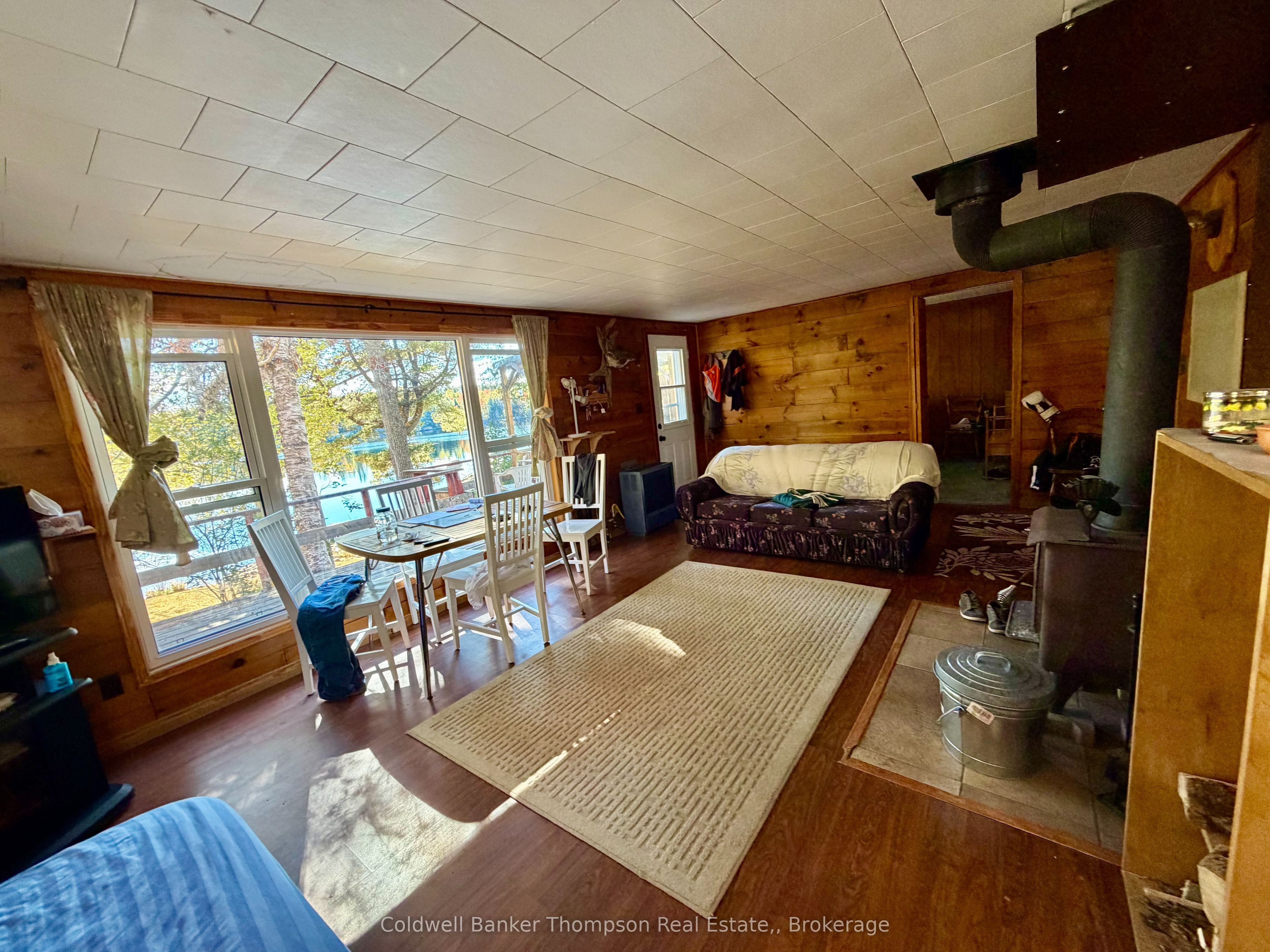 2758 Smith Bay Road N Property Photo 8