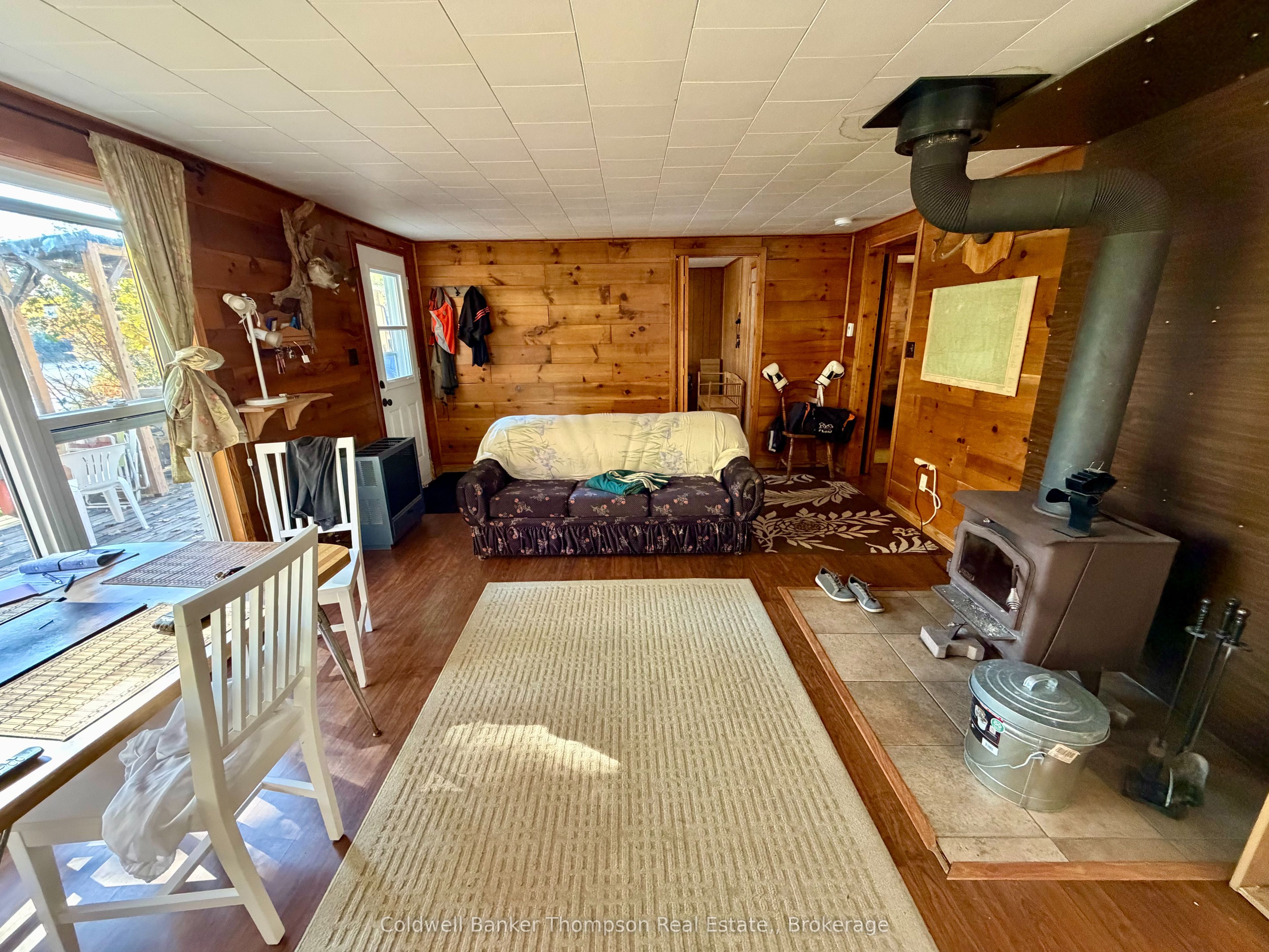 2758 Smith Bay Road N Property Photo 9