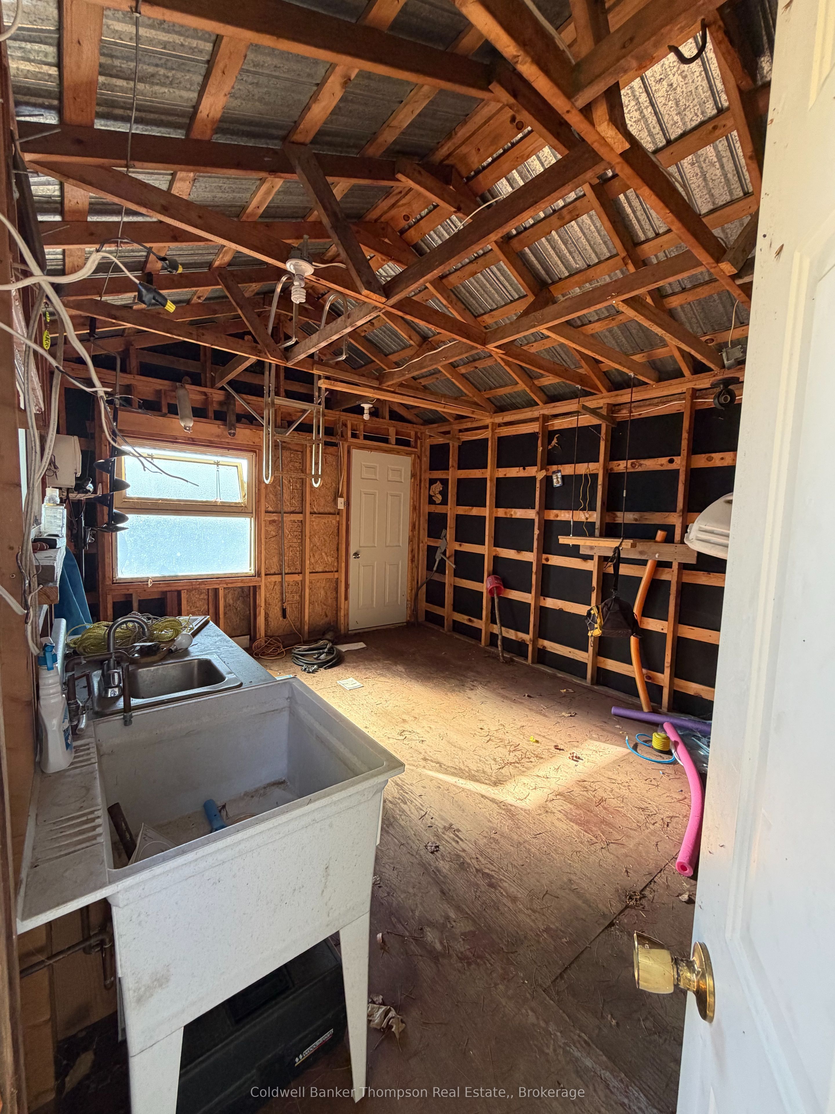 2758 Smith Bay Road N Property Photo 27