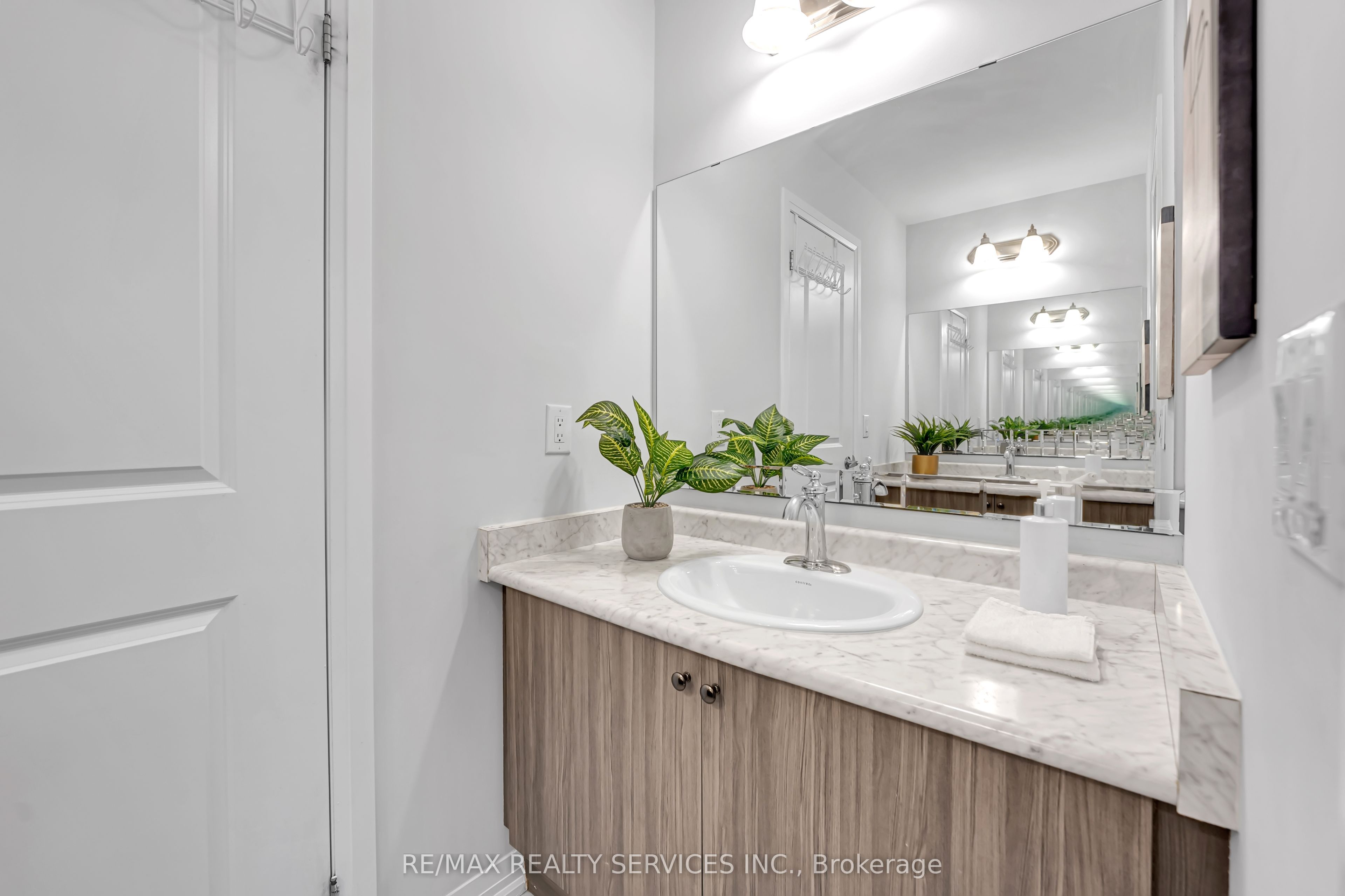 13 Steadman Street Property Photo 37