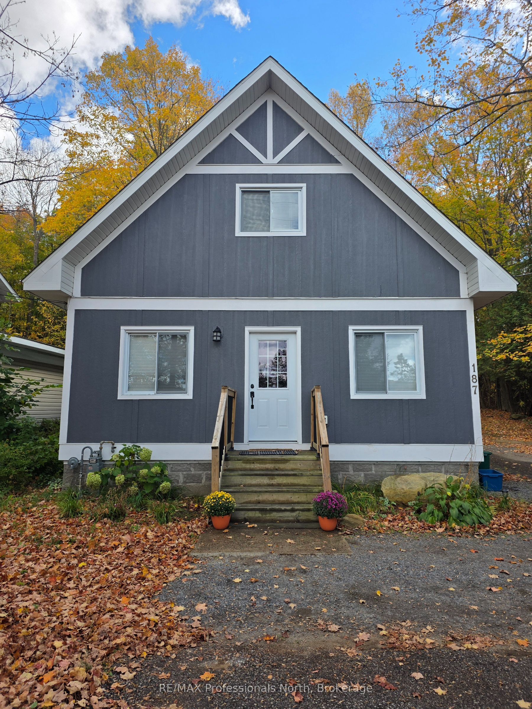 187 Main Street W Property Photo 2