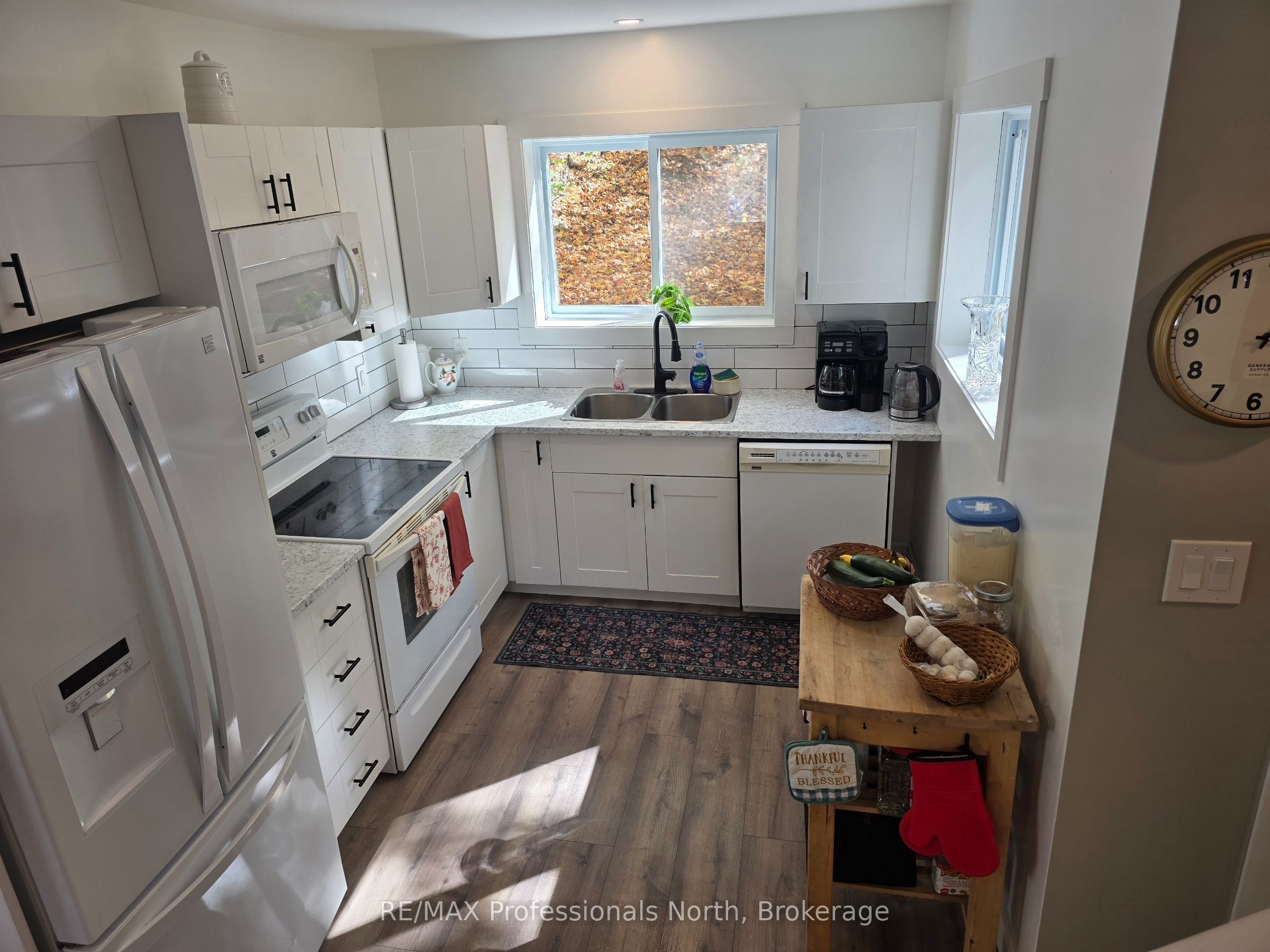 187 Main Street W Property Photo 12