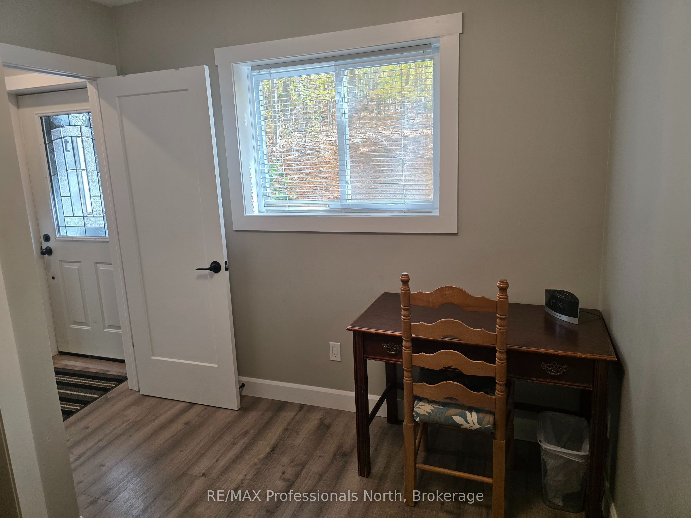 187 Main Street W Property Photo 14