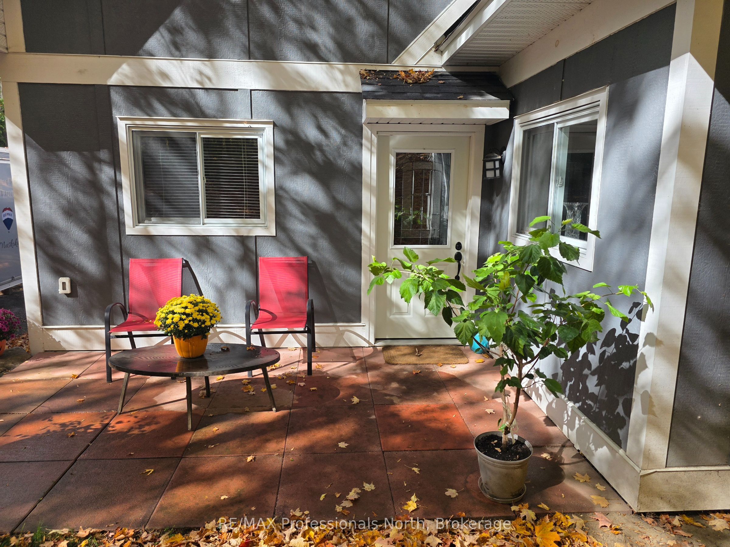 187 Main Street W Property Photo 33