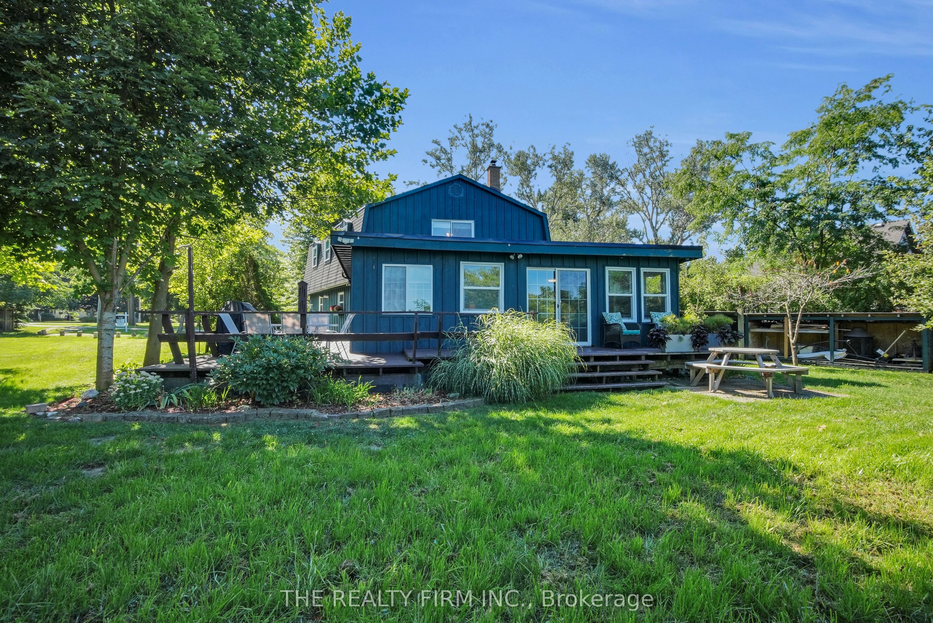 3692 Beverly Glen Property Photo 2