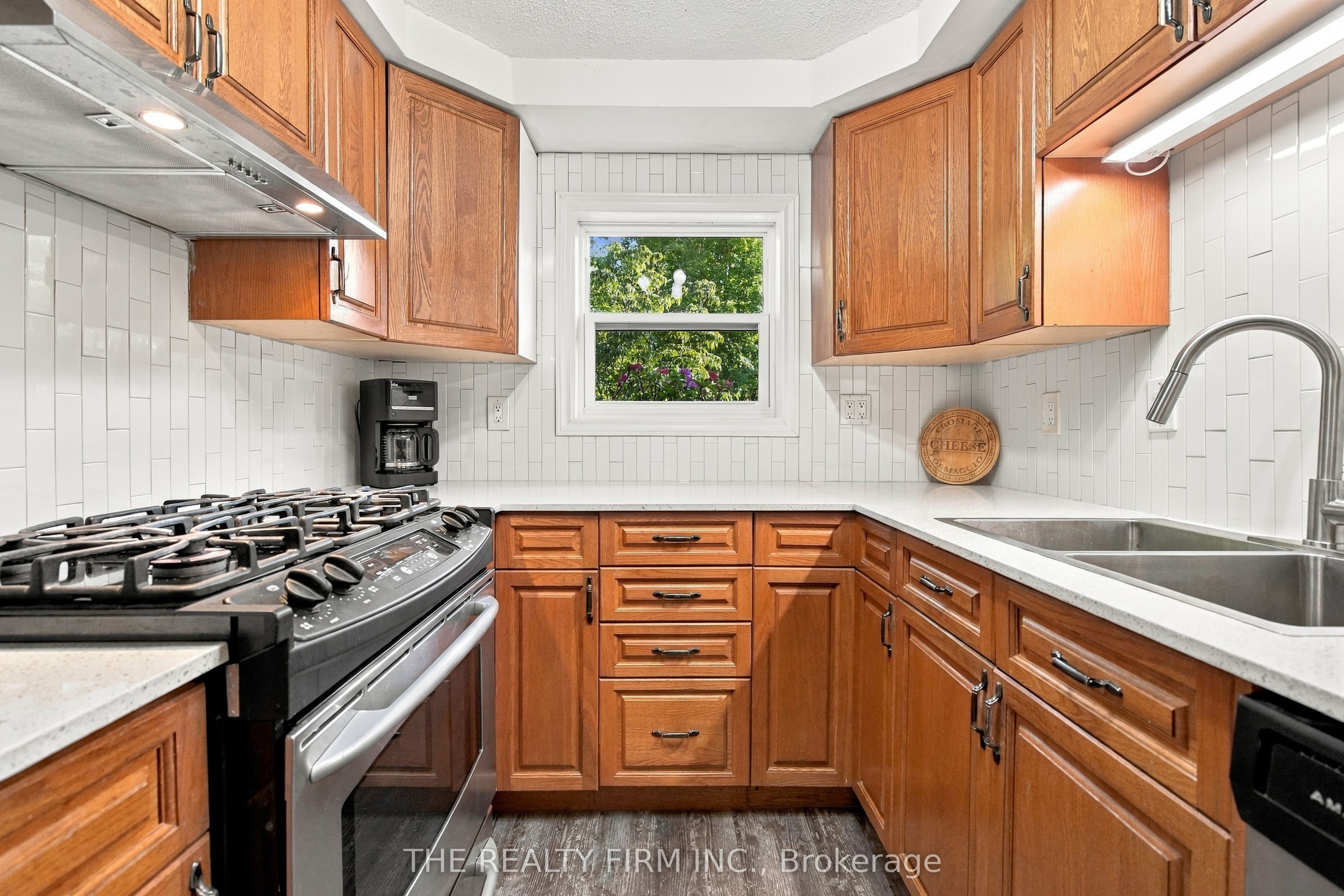 3692 Beverly Glen Property Photo 6