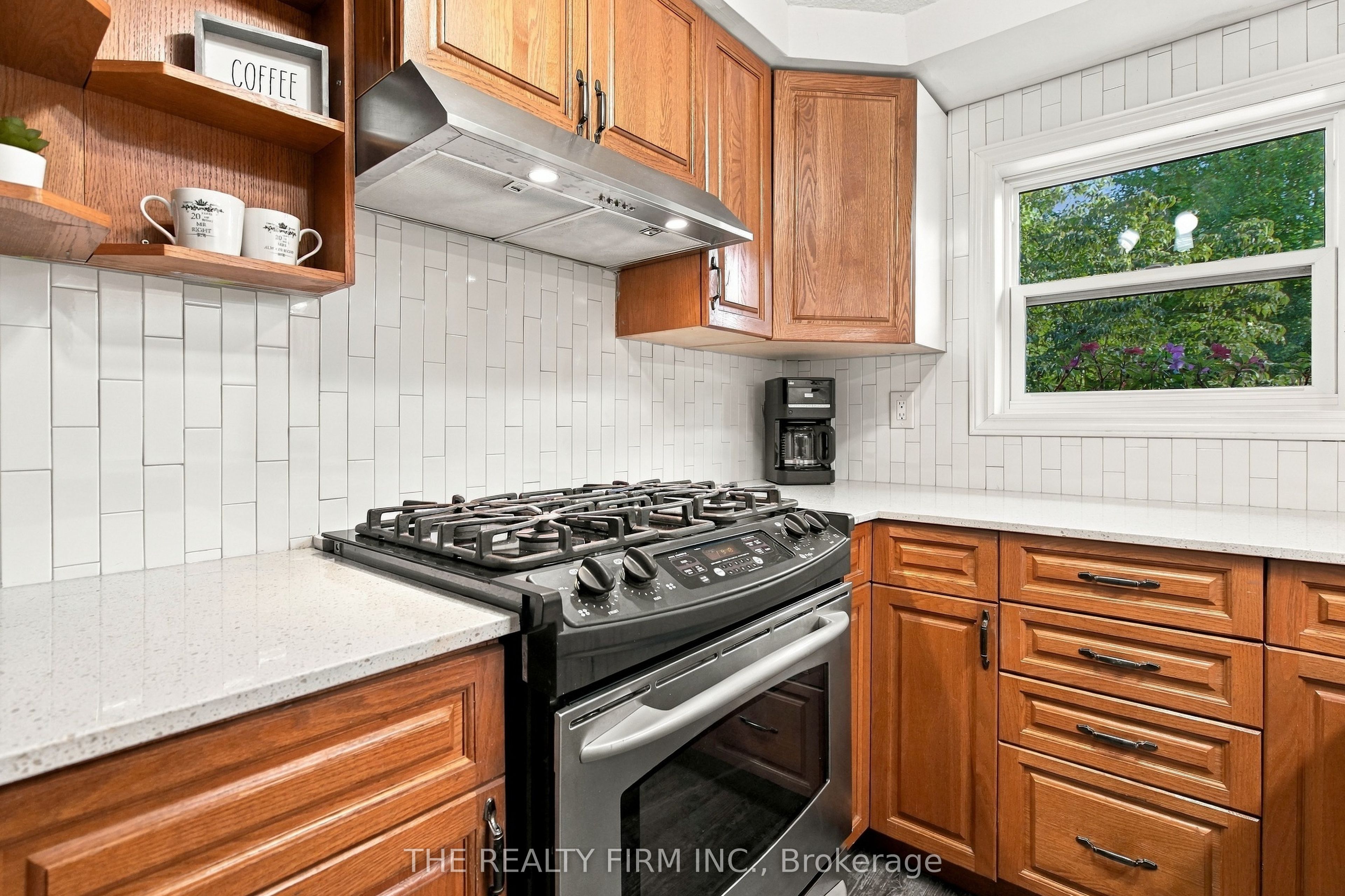 3692 Beverly Glen Property Photo 7