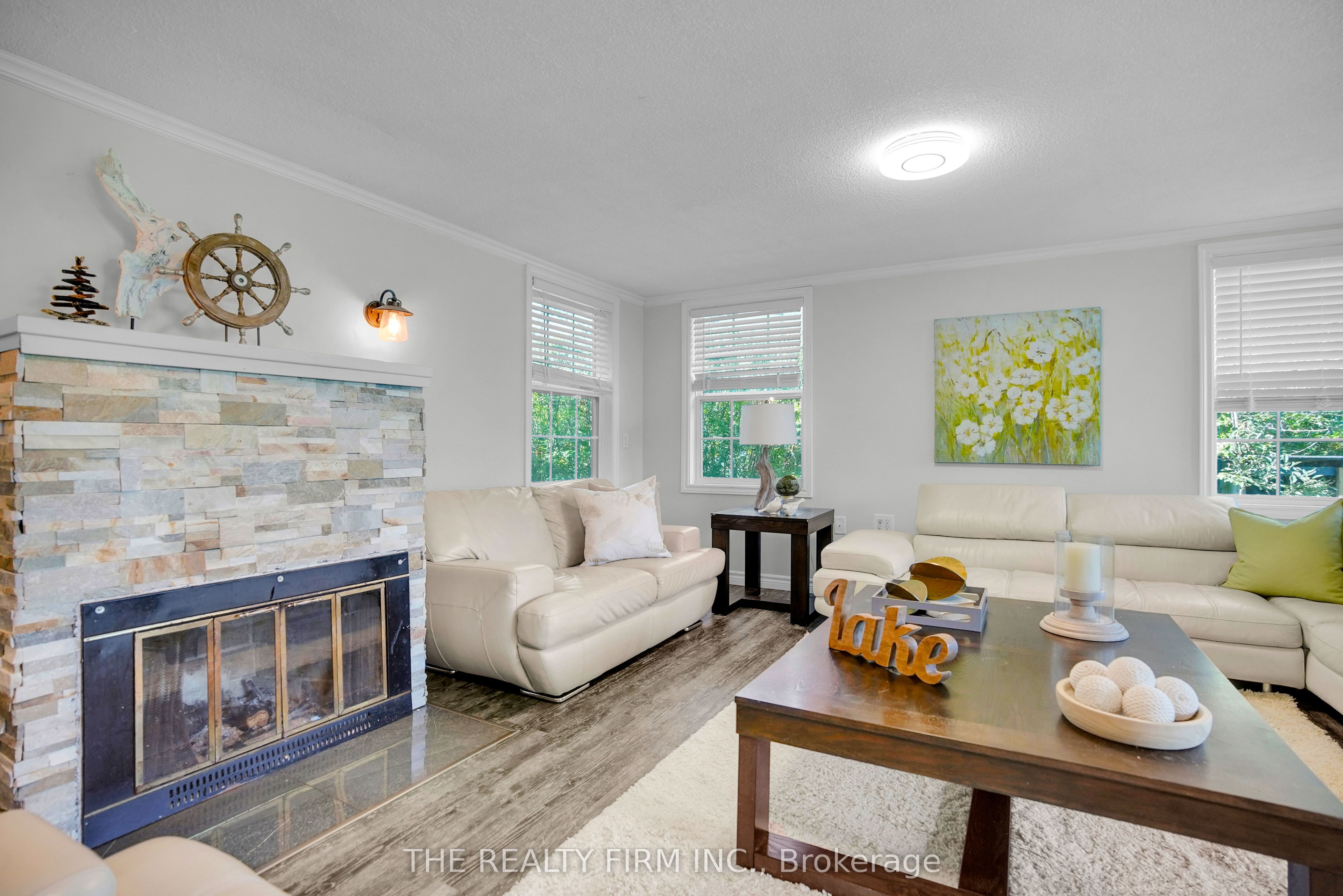 3692 Beverly Glen Property Photo 10