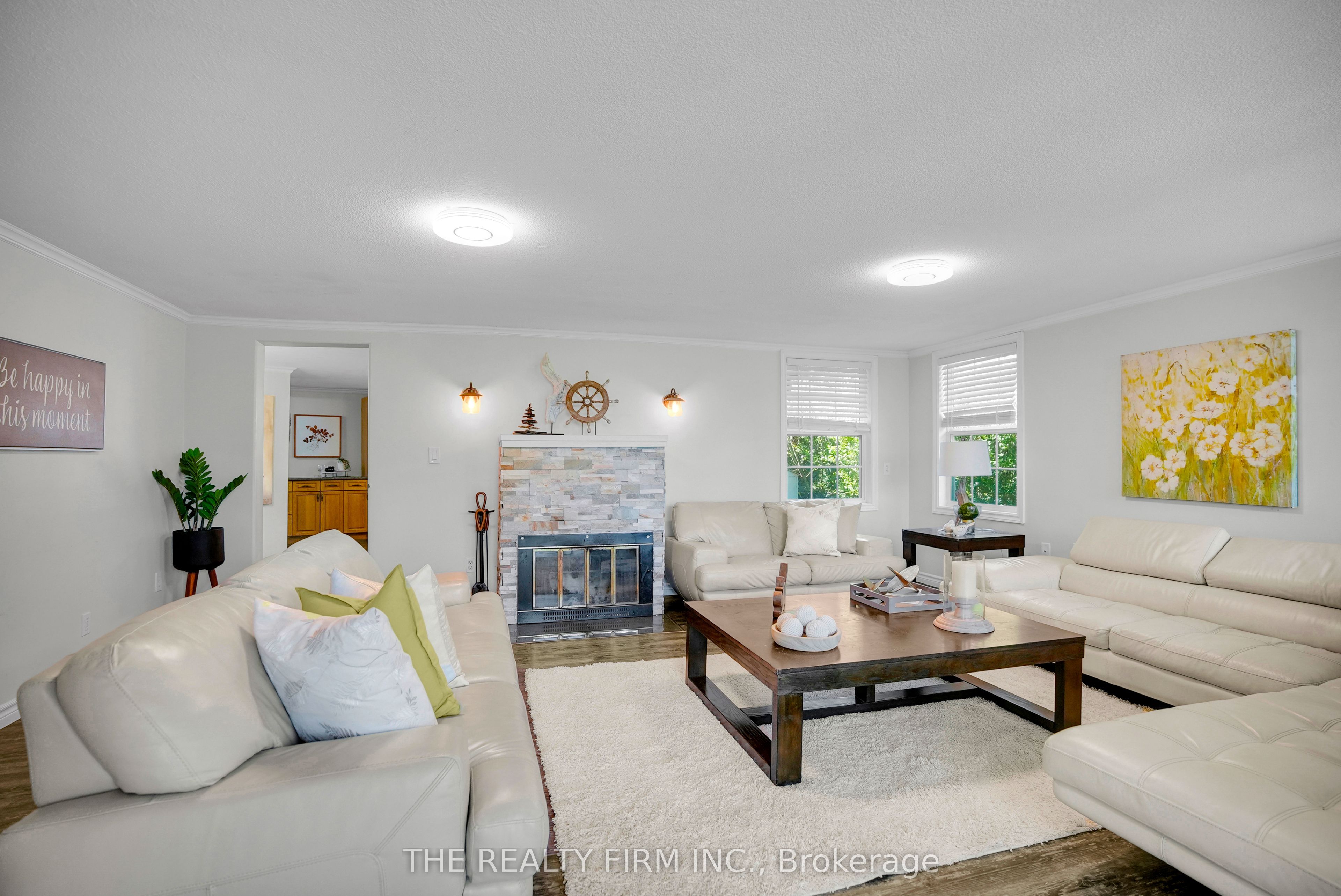 3692 Beverly Glen Property Photo 11