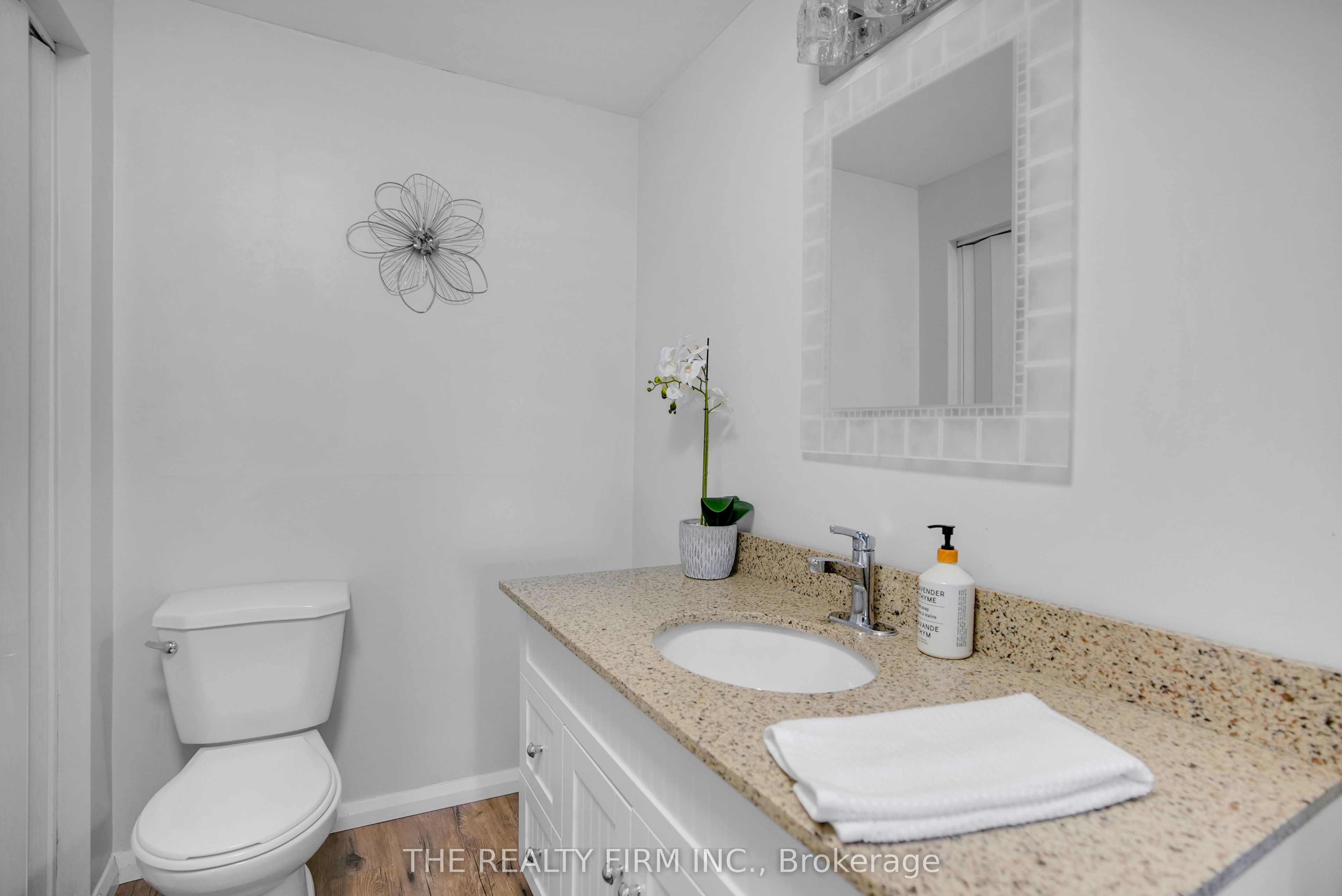 3692 Beverly Glen Property Photo 15