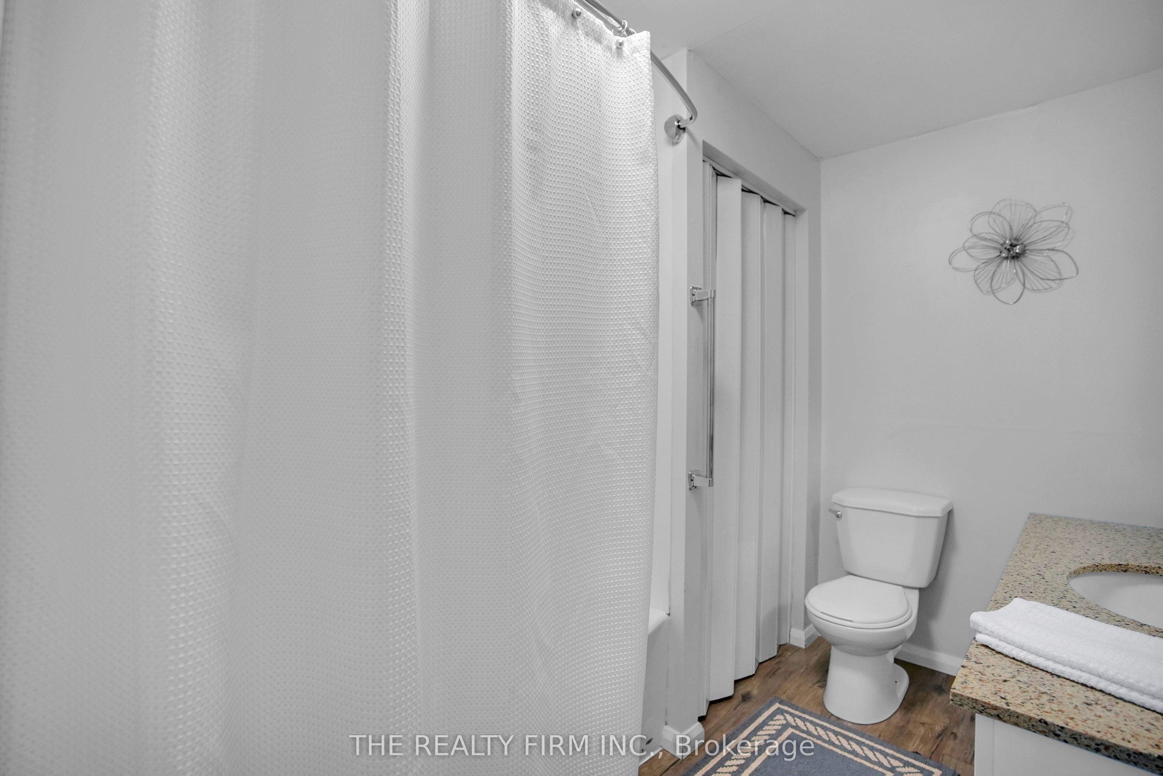 3692 Beverly Glen Property Photo 16