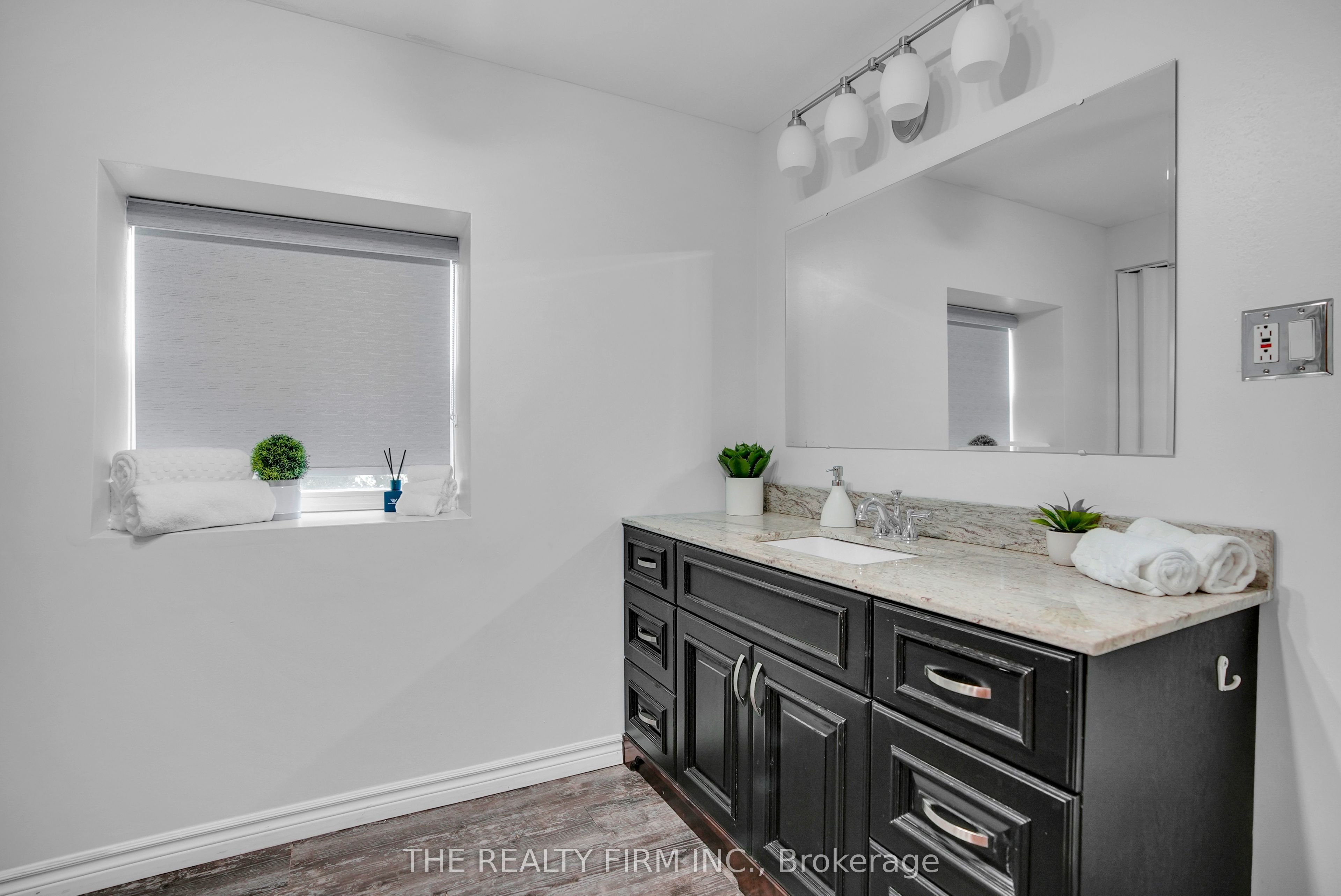 3692 Beverly Glen Property Photo 24