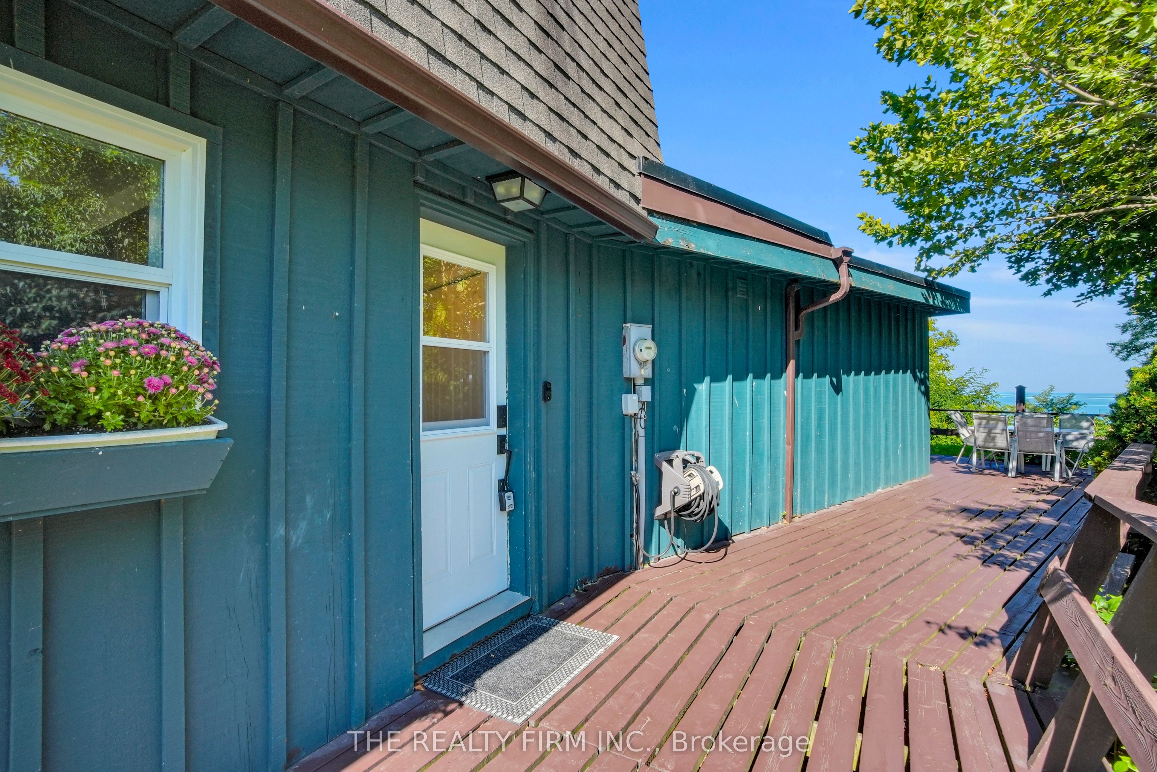 3692 Beverly Glen Property Photo 30