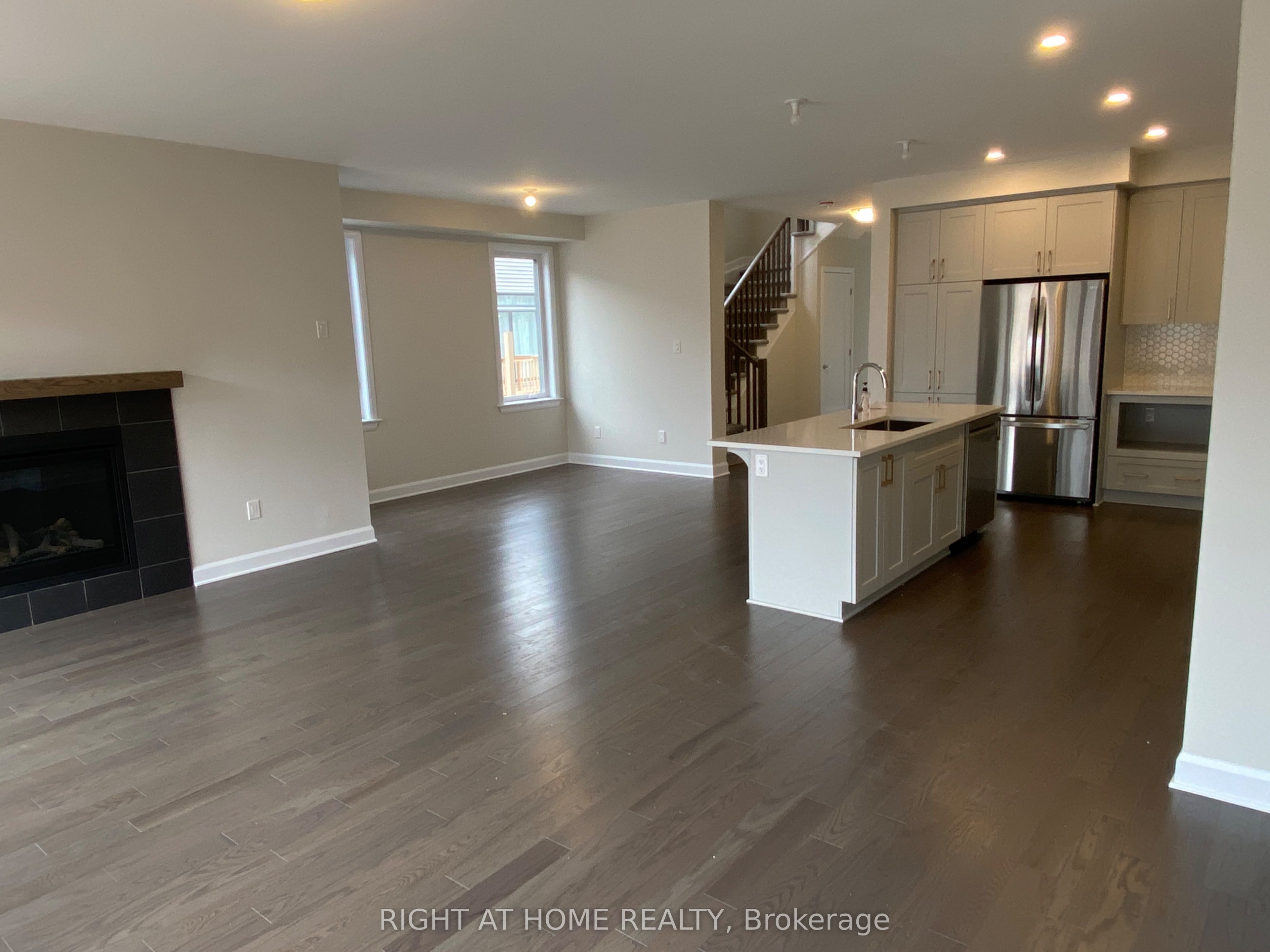 608 Moonflower Crescent Property Photo 10