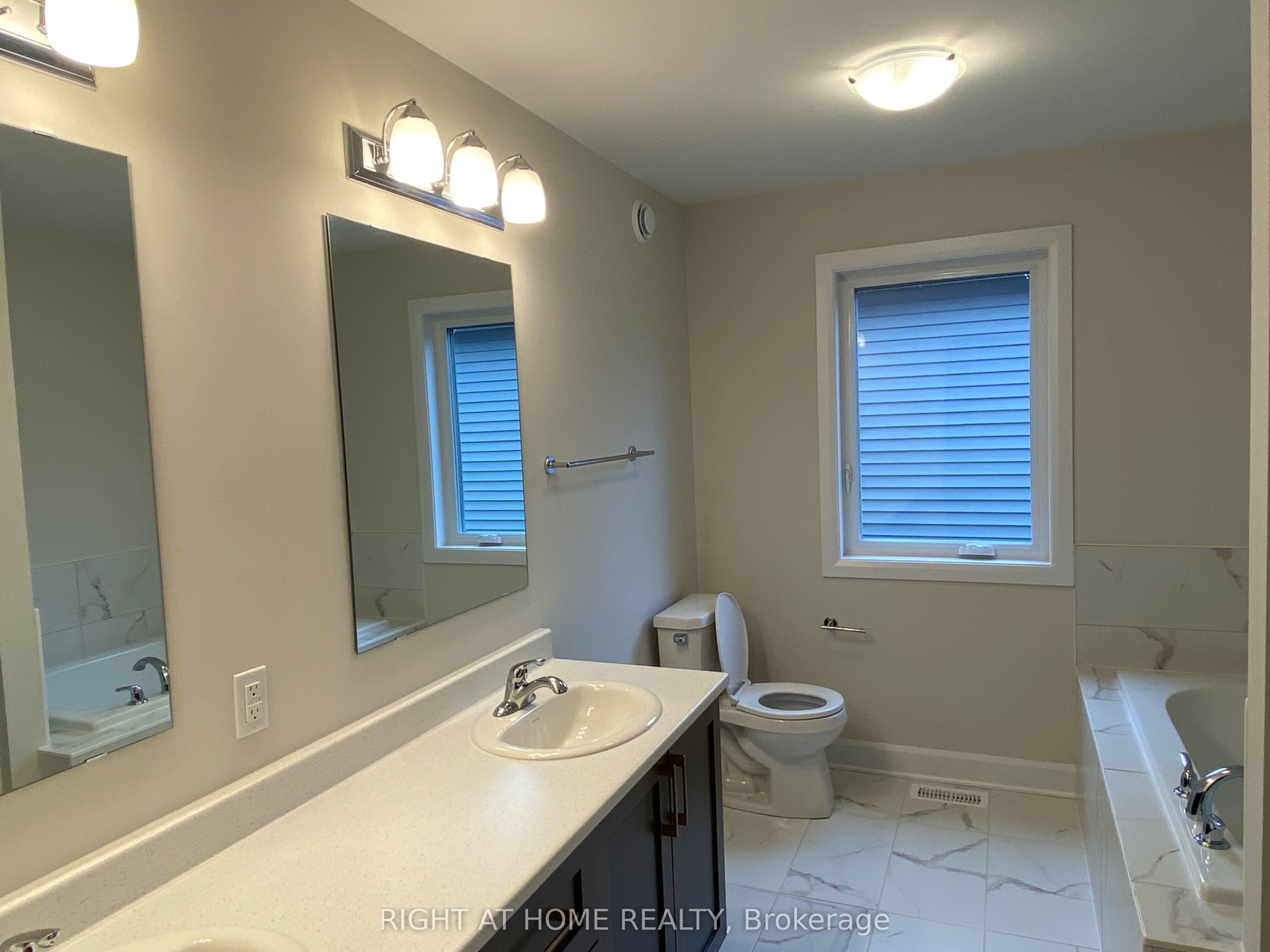 608 Moonflower Crescent Property Photo 12