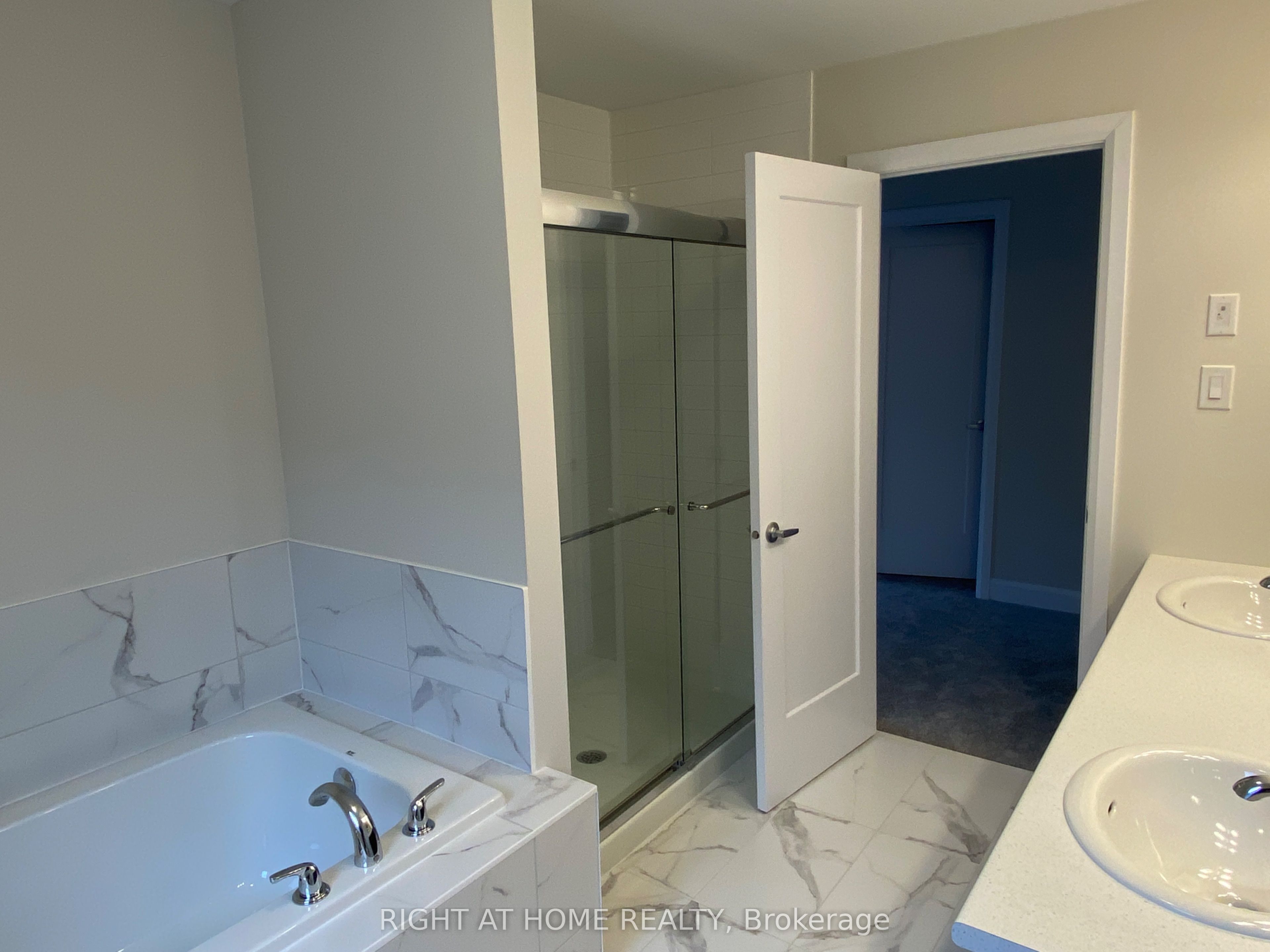 608 Moonflower Crescent Property Photo 13
