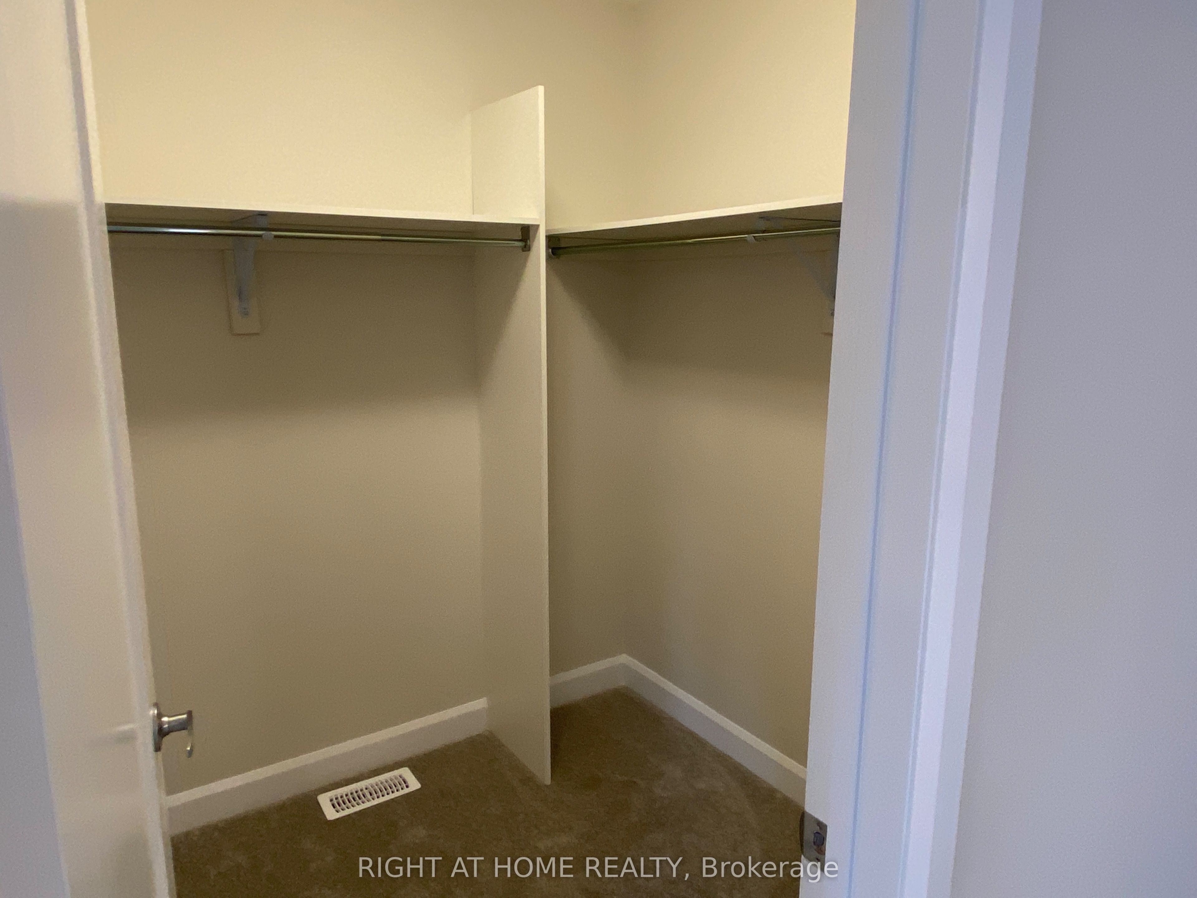 608 Moonflower Crescent Property Photo 14