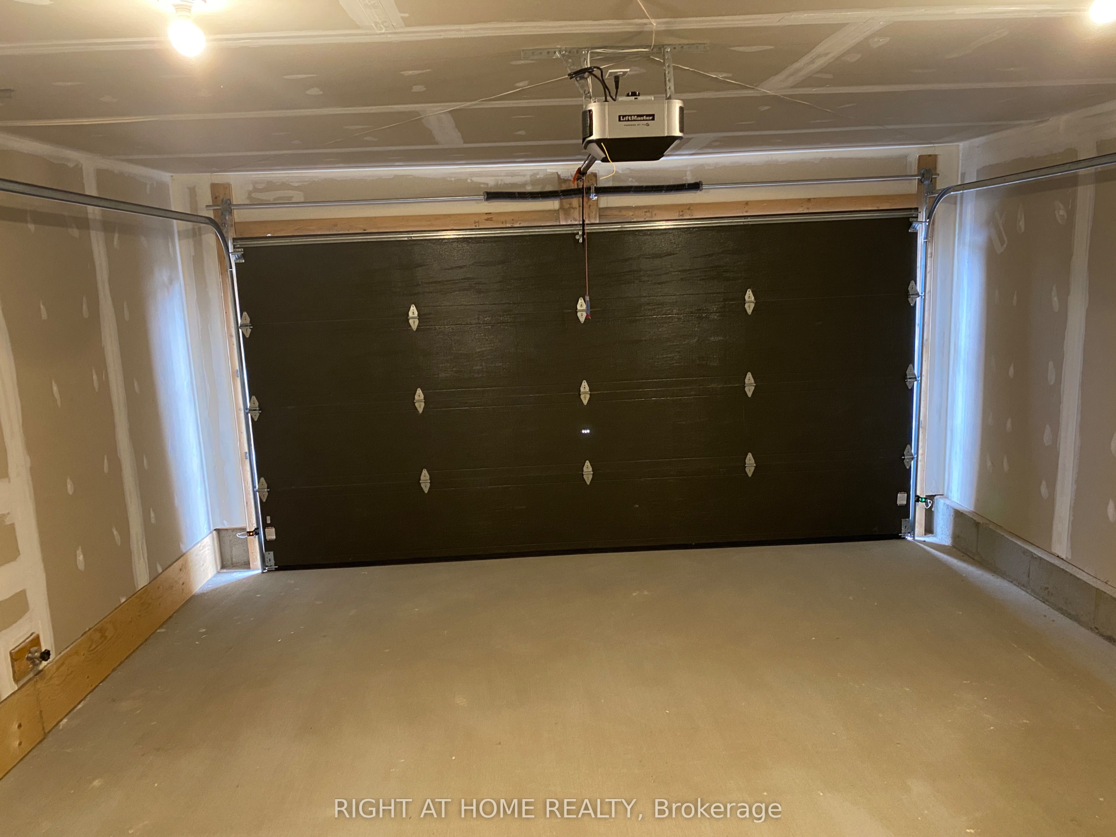 608 Moonflower Crescent Property Photo 31