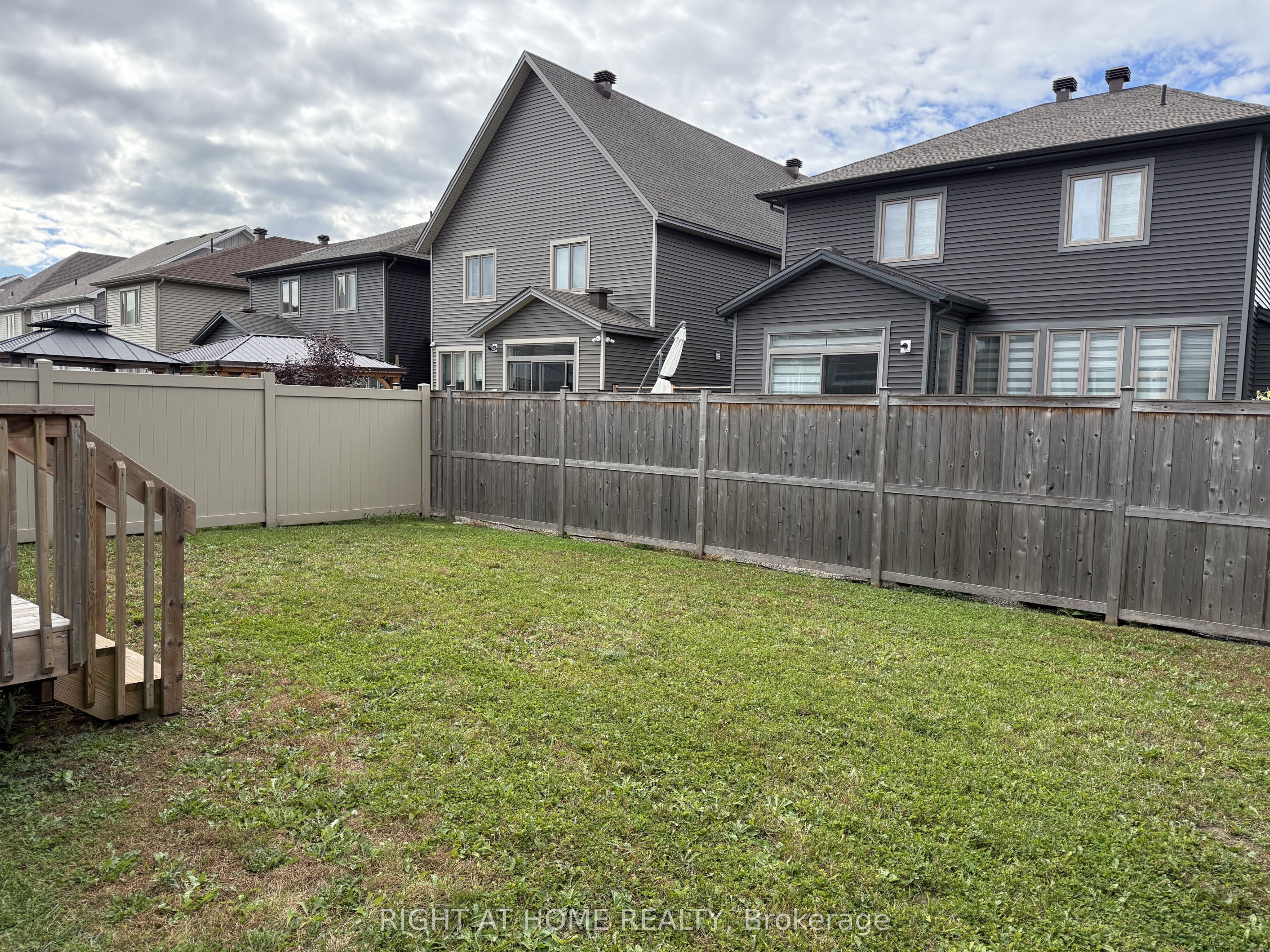 608 Moonflower Crescent Property Photo 34