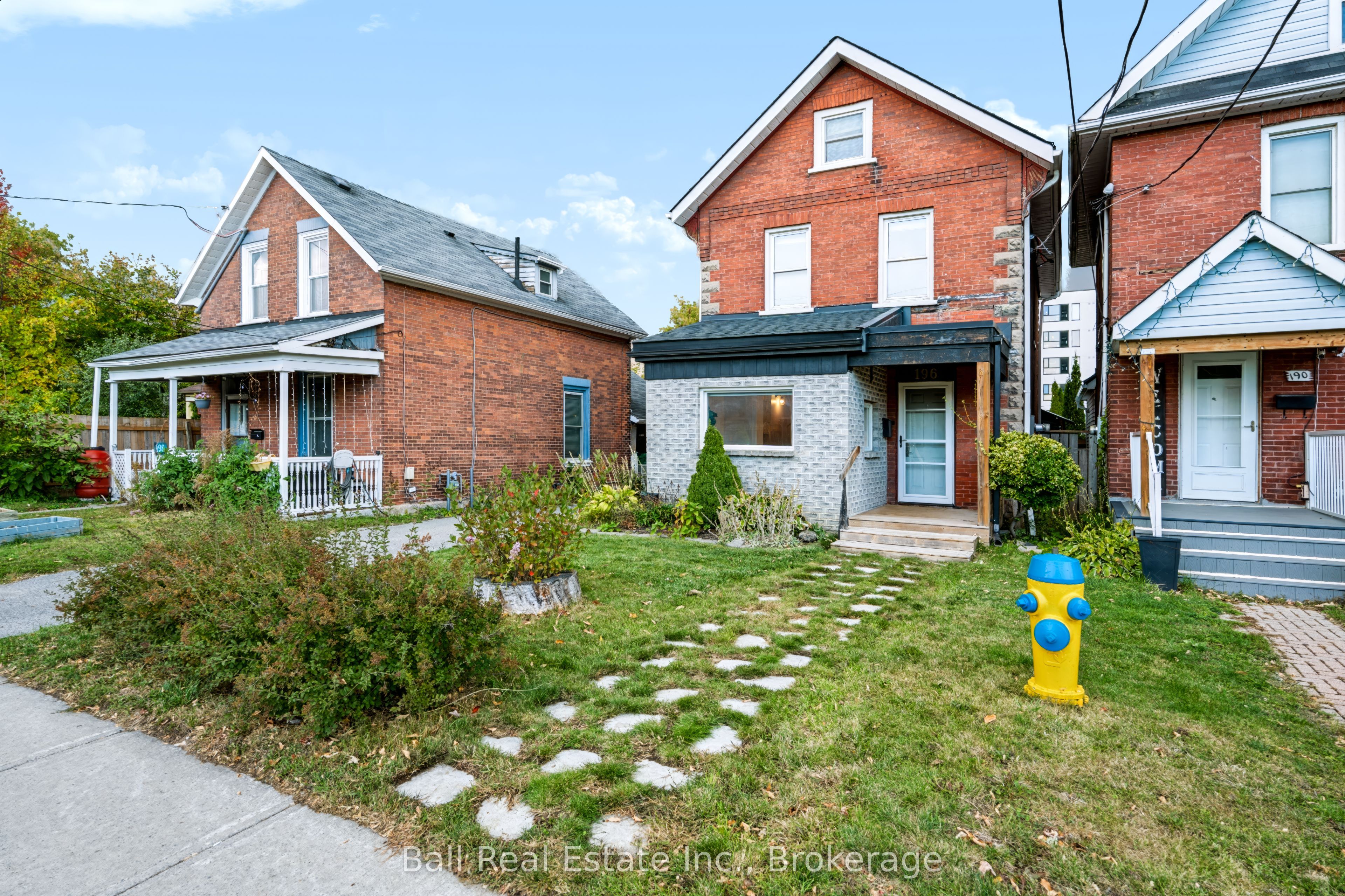 196 Perry Street Property Photo 2