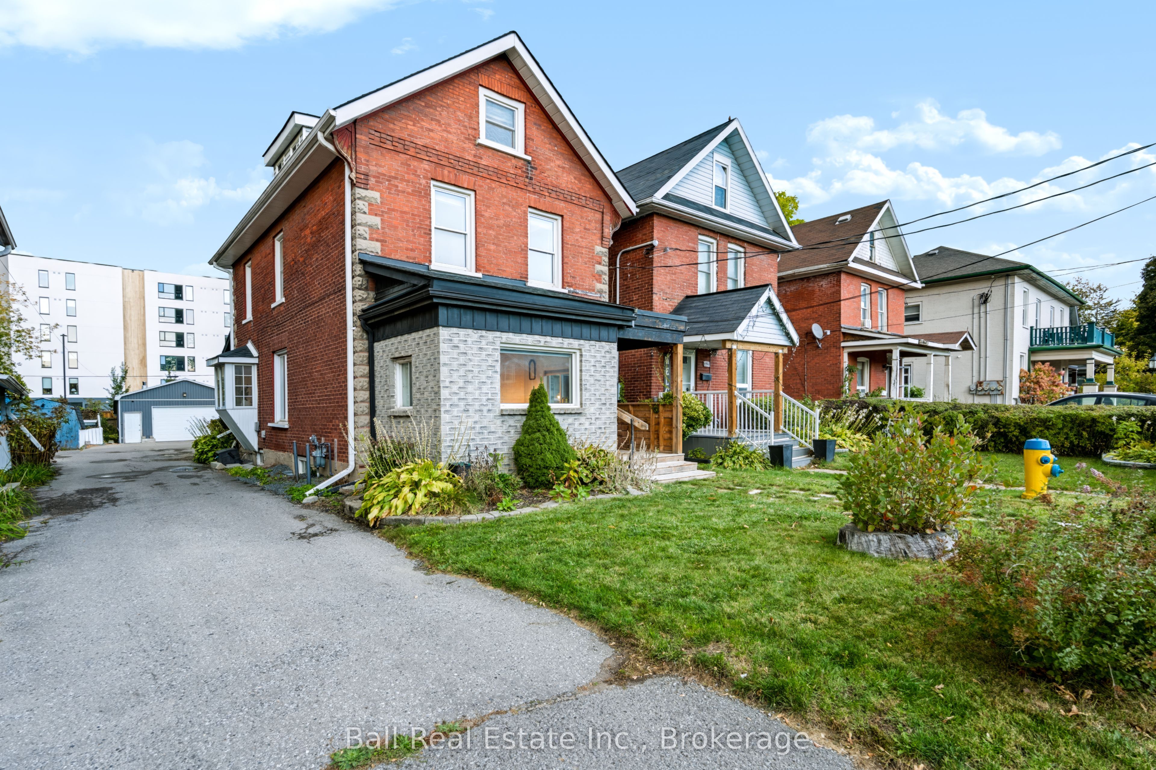 196 Perry Street Property Photo 3