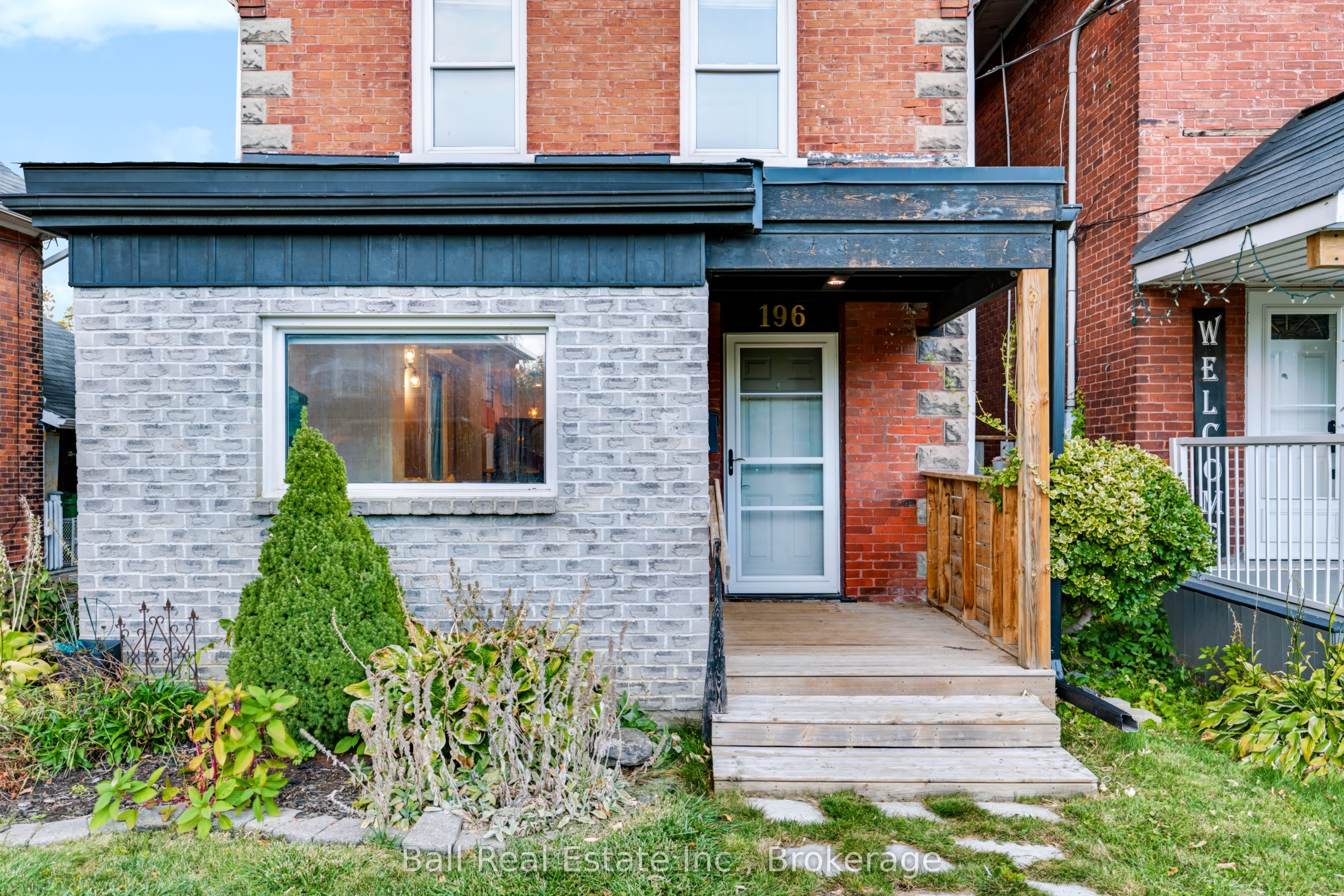 196 Perry Street Property Photo 4