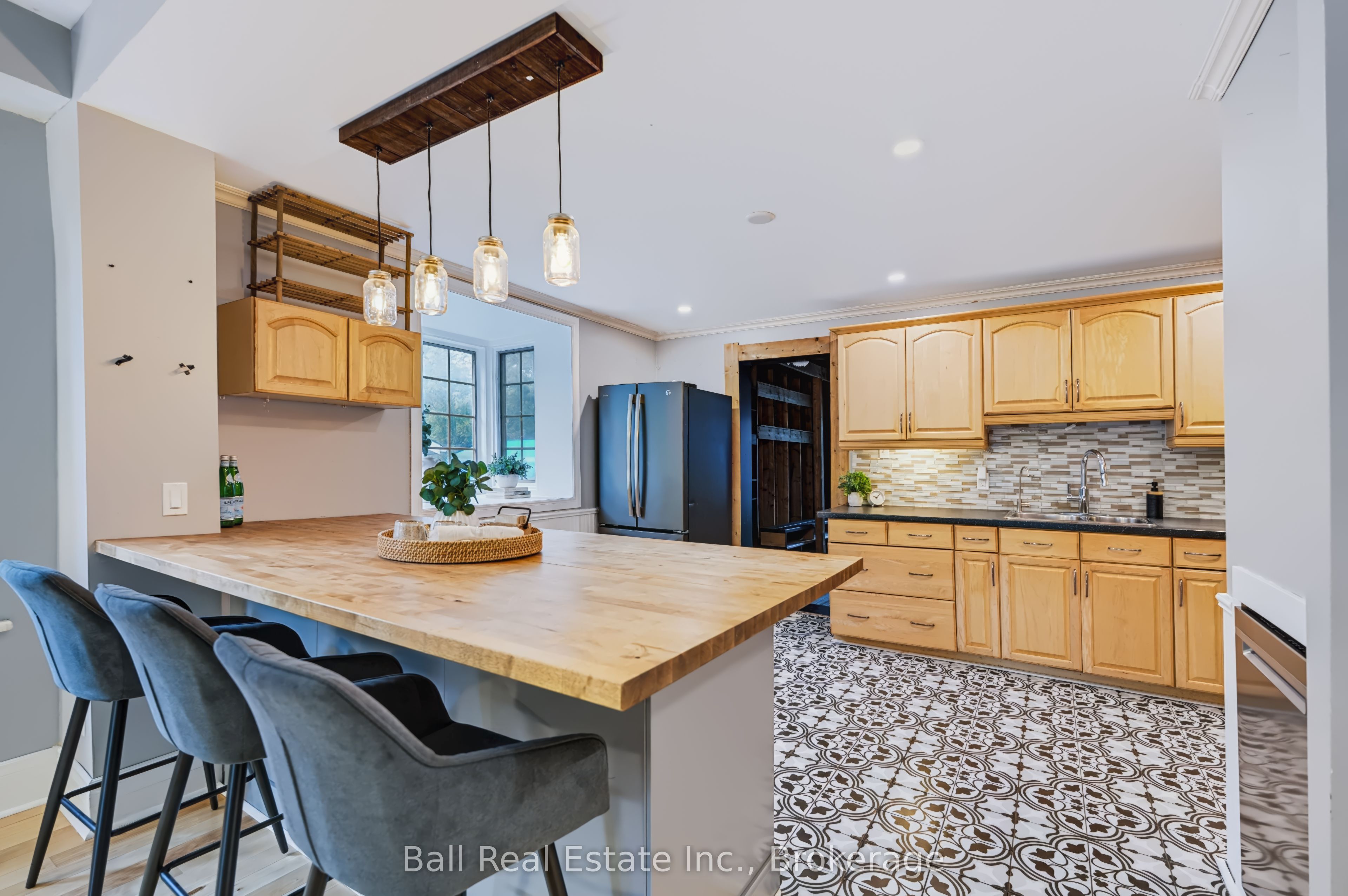 196 Perry Street Property Photo 6