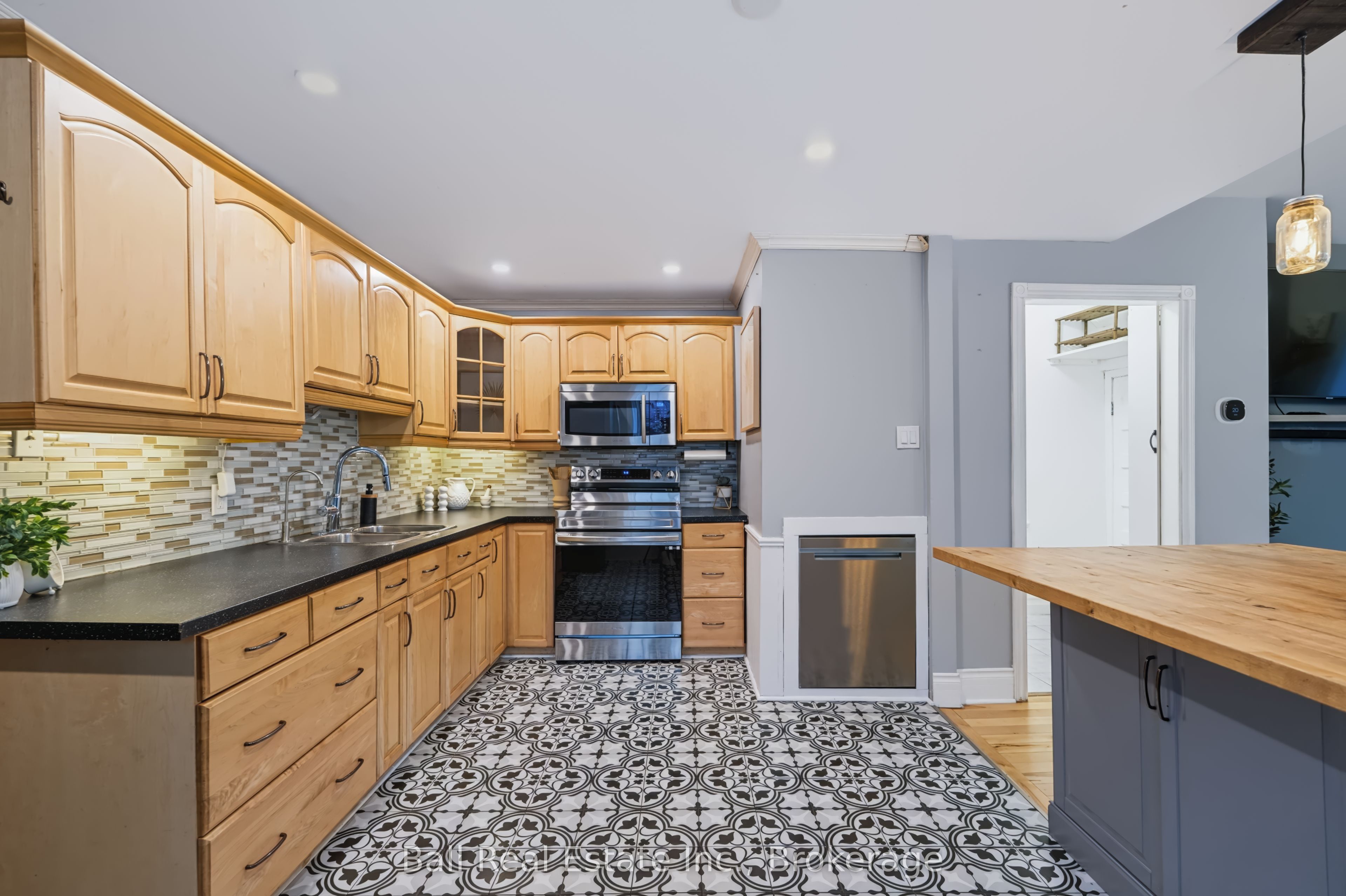 196 Perry Street Property Photo 10
