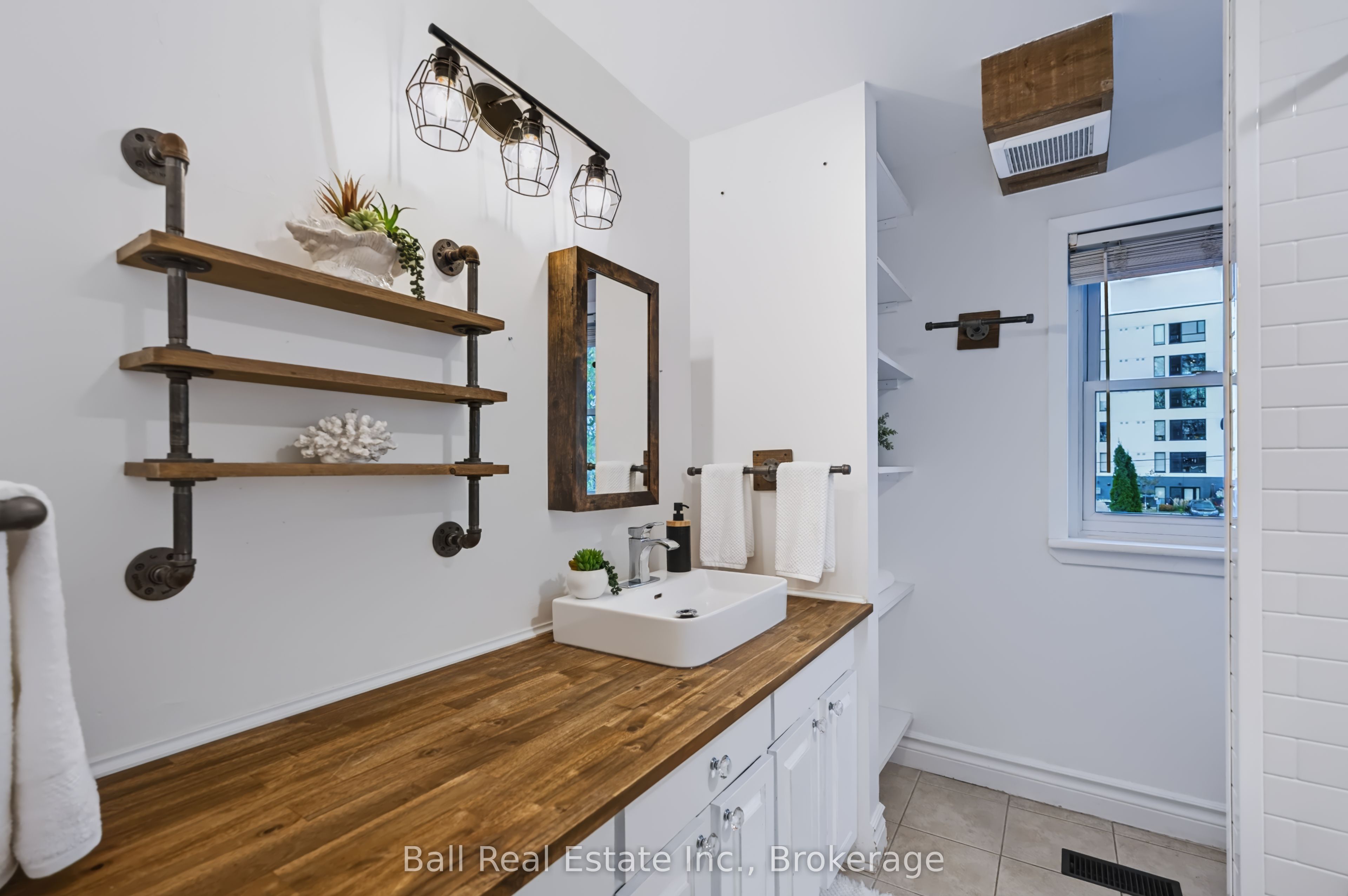 196 Perry Street Property Photo 29