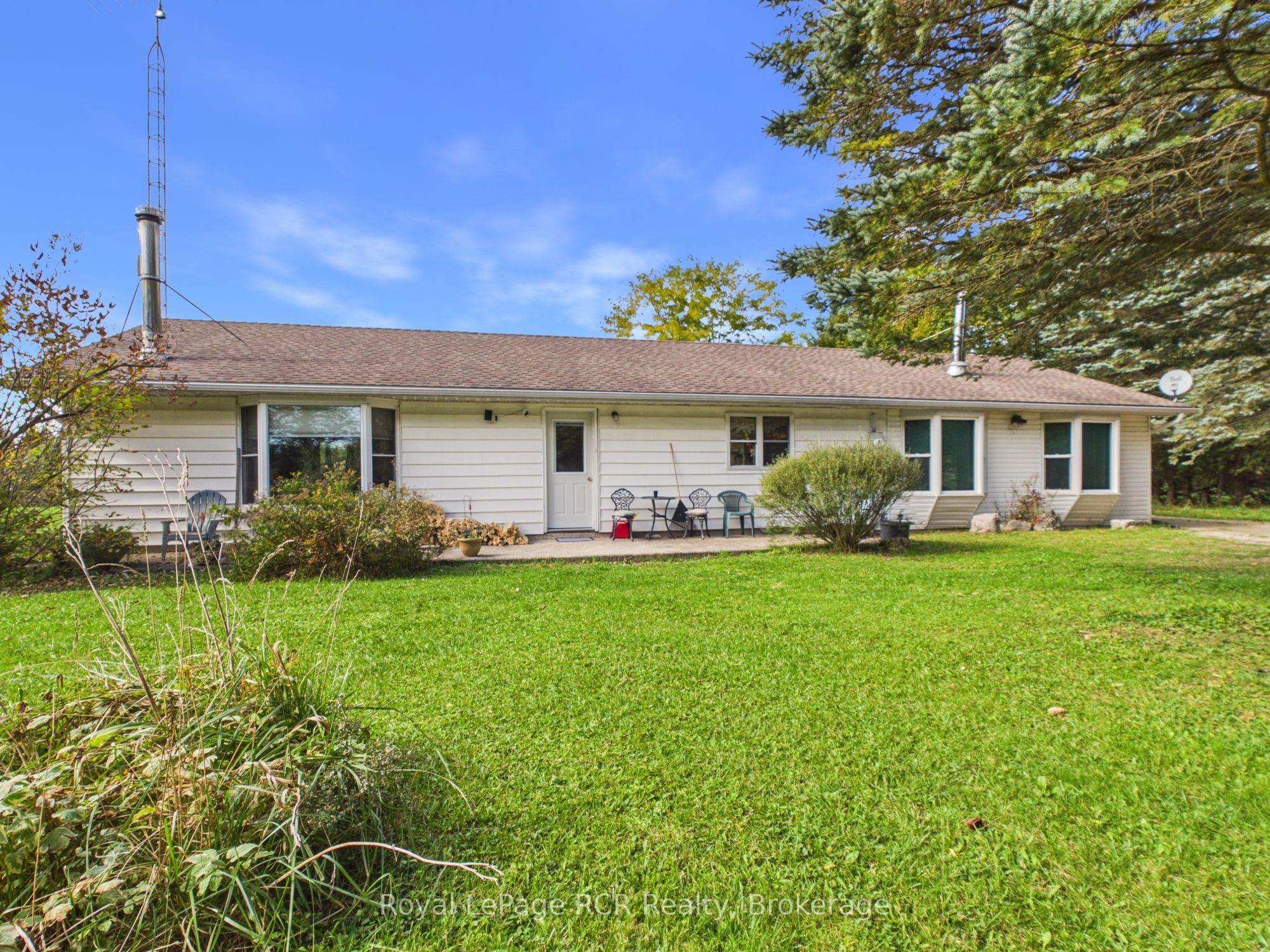 320047 170 Road Property Photo 1