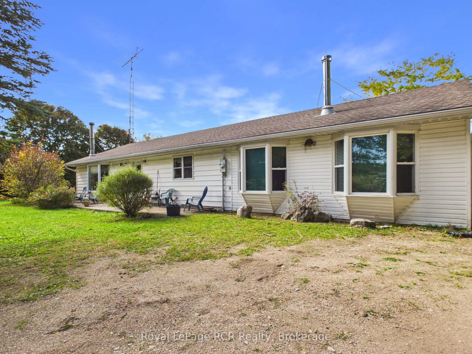 320047 170 Road Property Photo 2