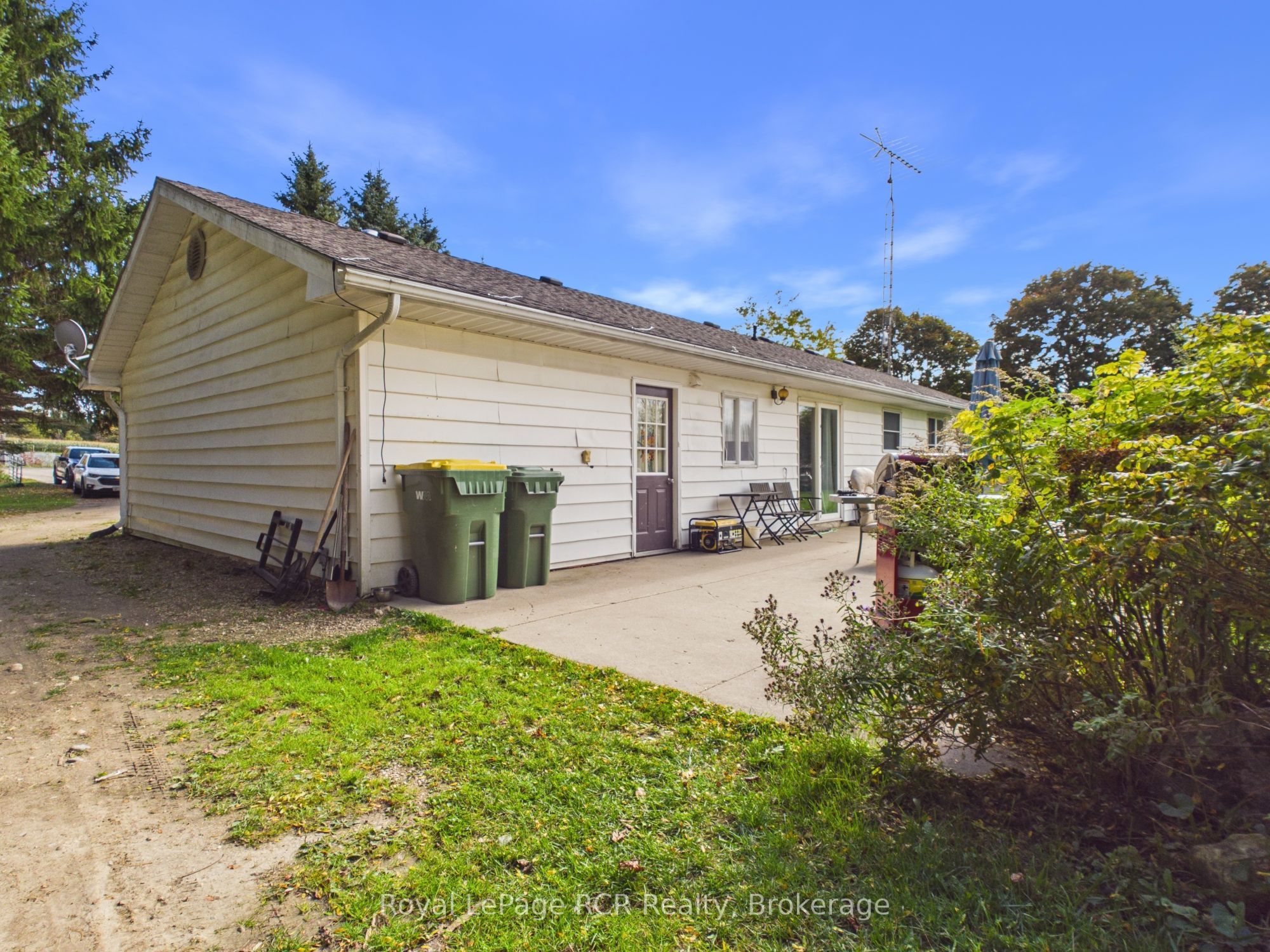 320047 170 Road Property Photo 17