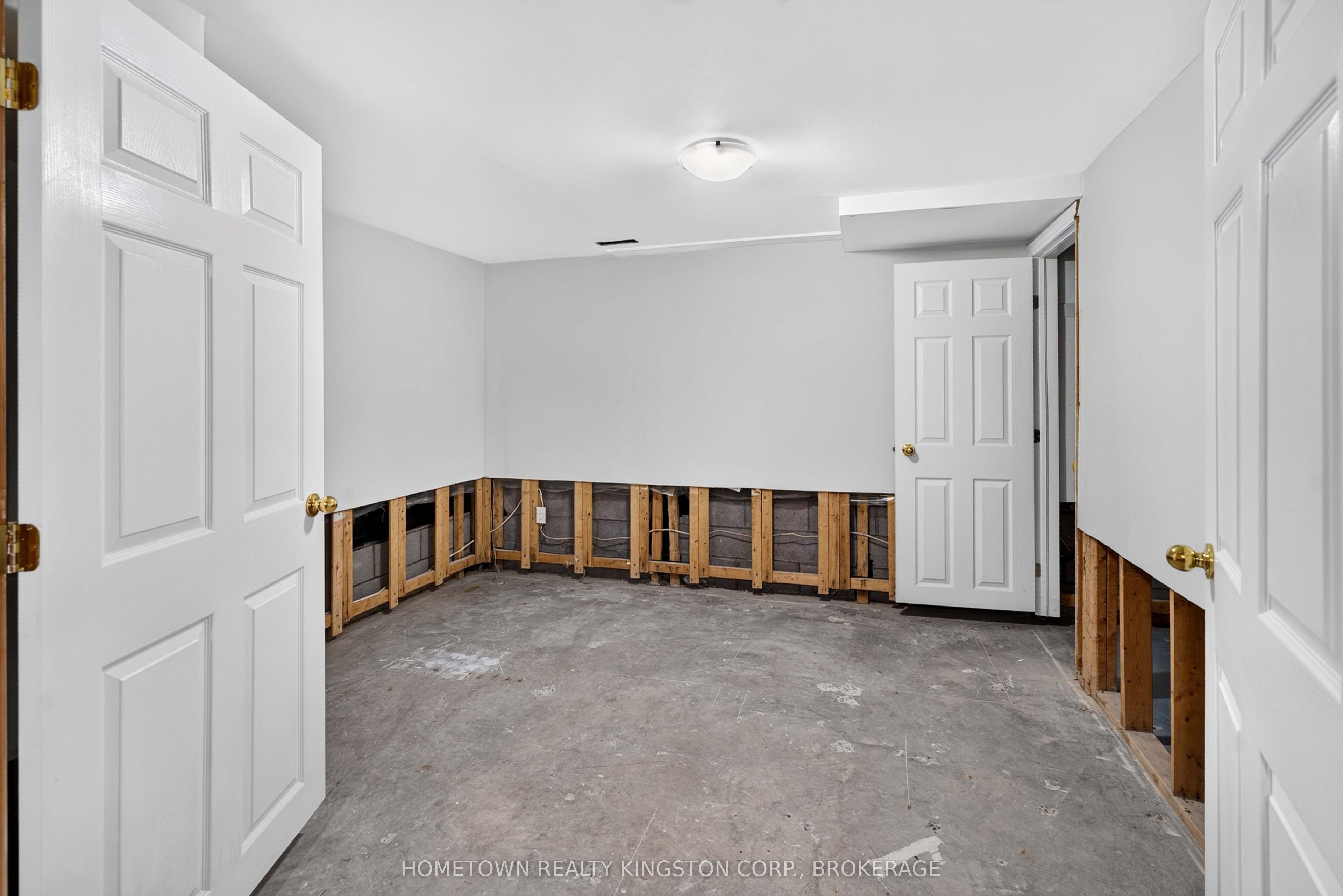 1096 Willowood Drive Property Photo 23