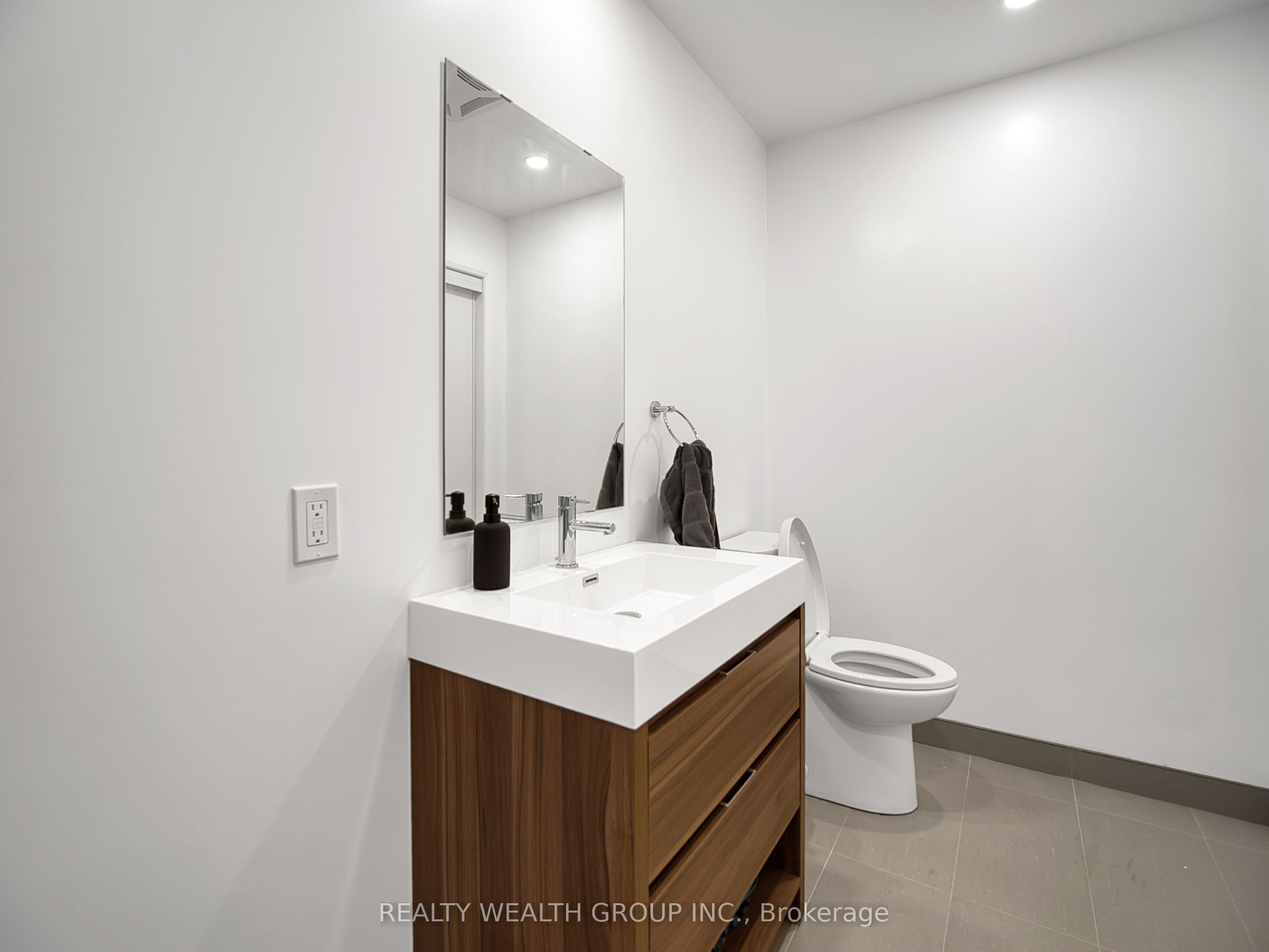 195 Hunter Street E 409 Property Photo 17