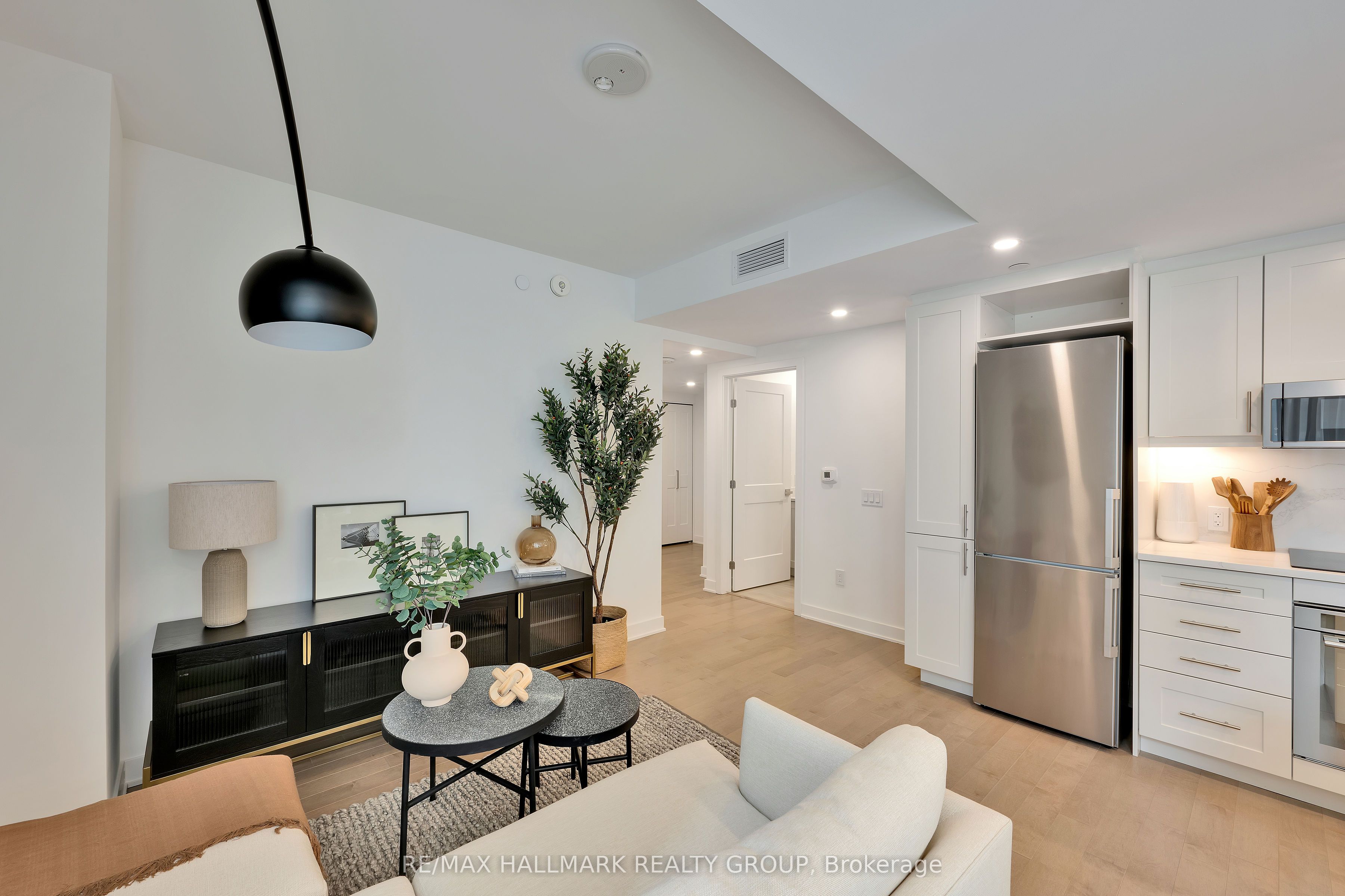 340 Queen Street 906 Property Photo 4