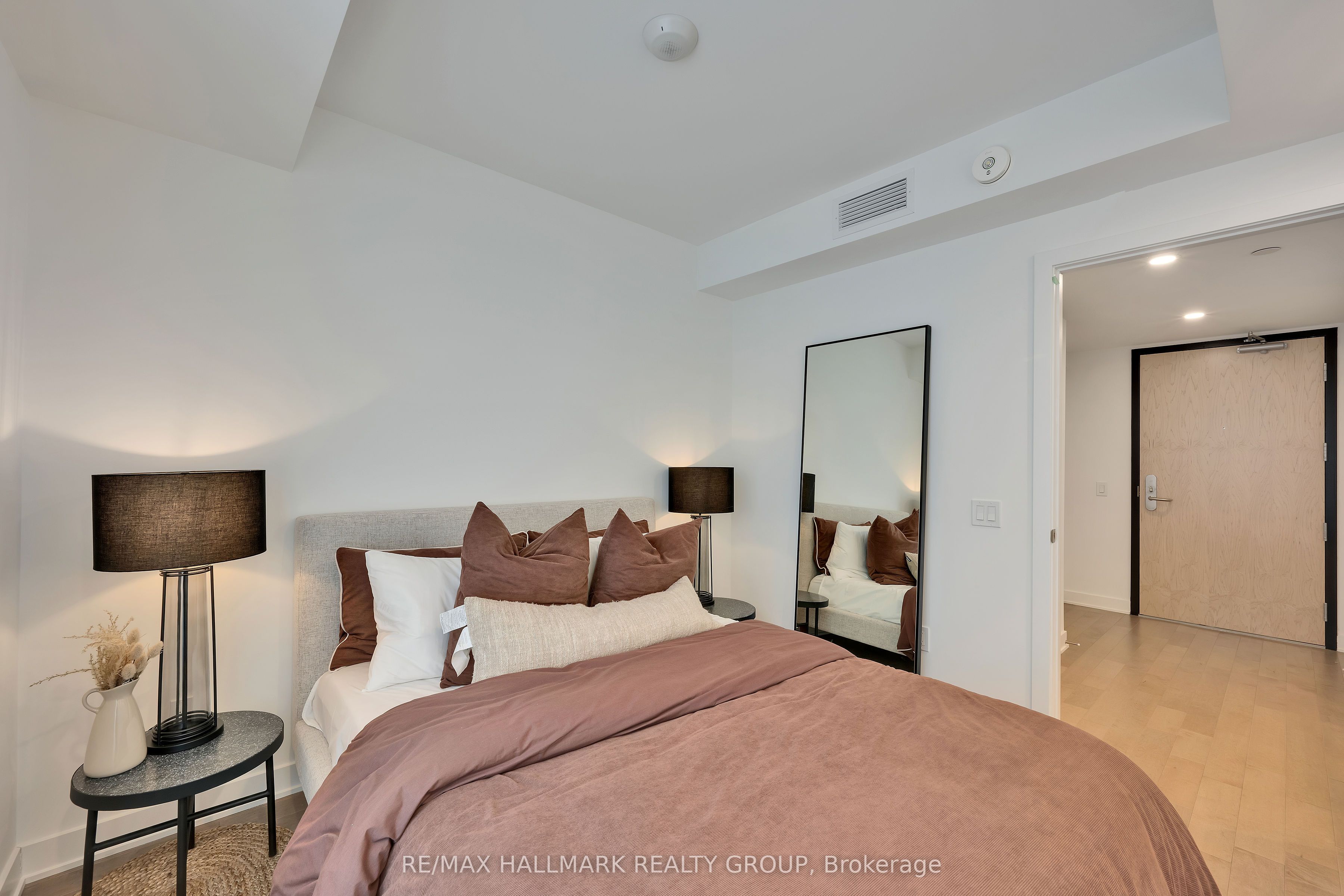 340 Queen Street 906 Property Photo 10