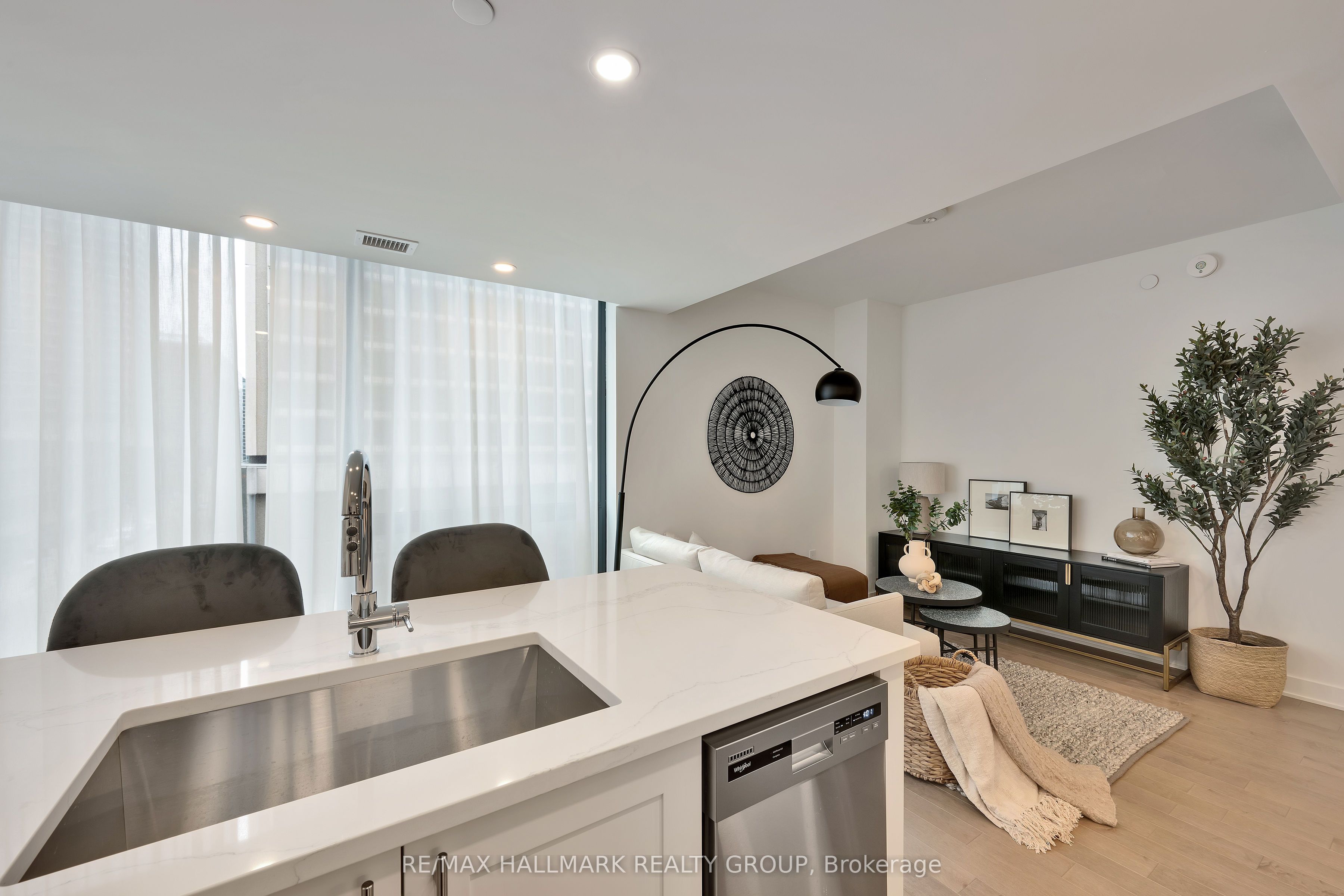 340 Queen Street 906 Property Photo 11
