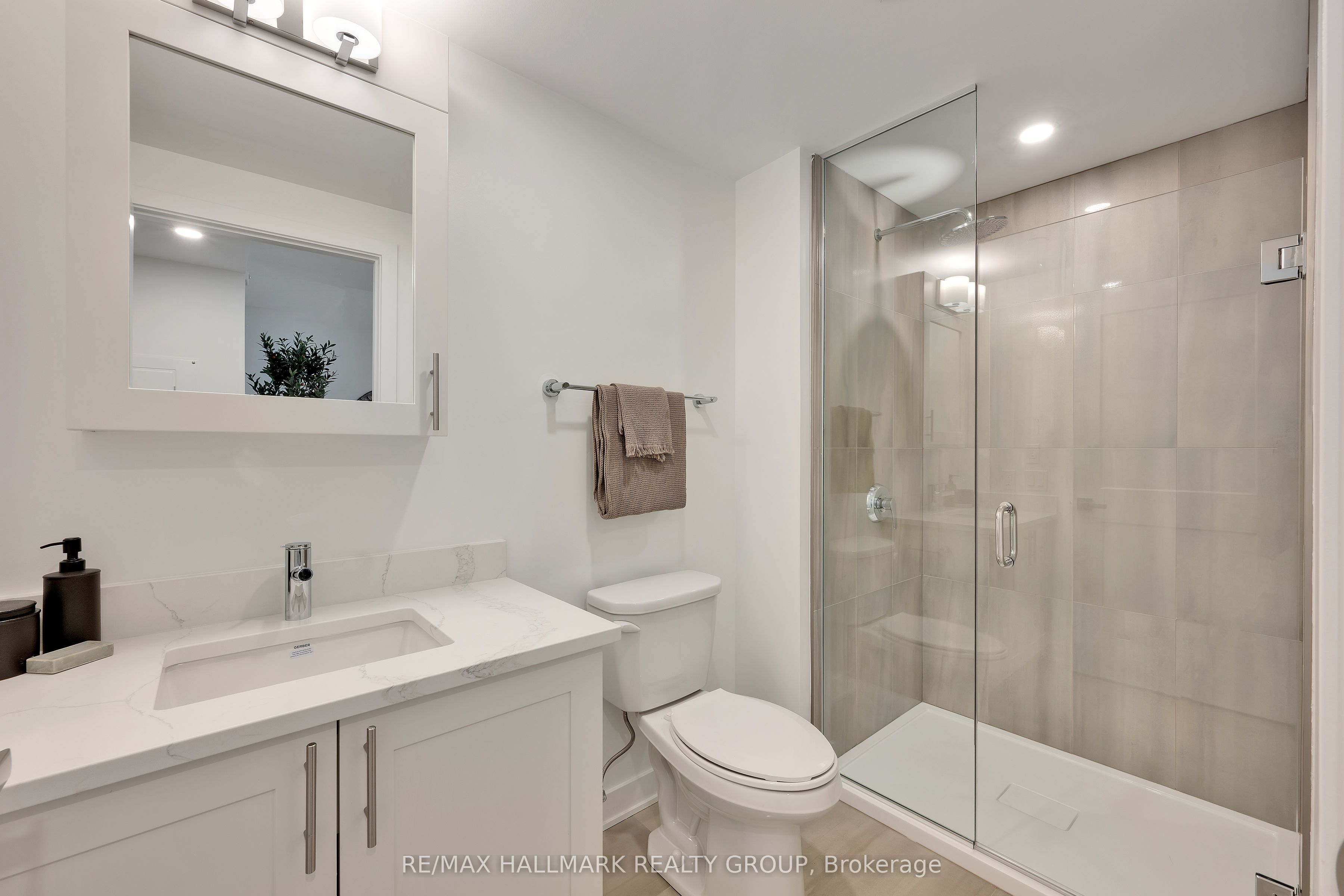 340 Queen Street 906 Property Photo 18