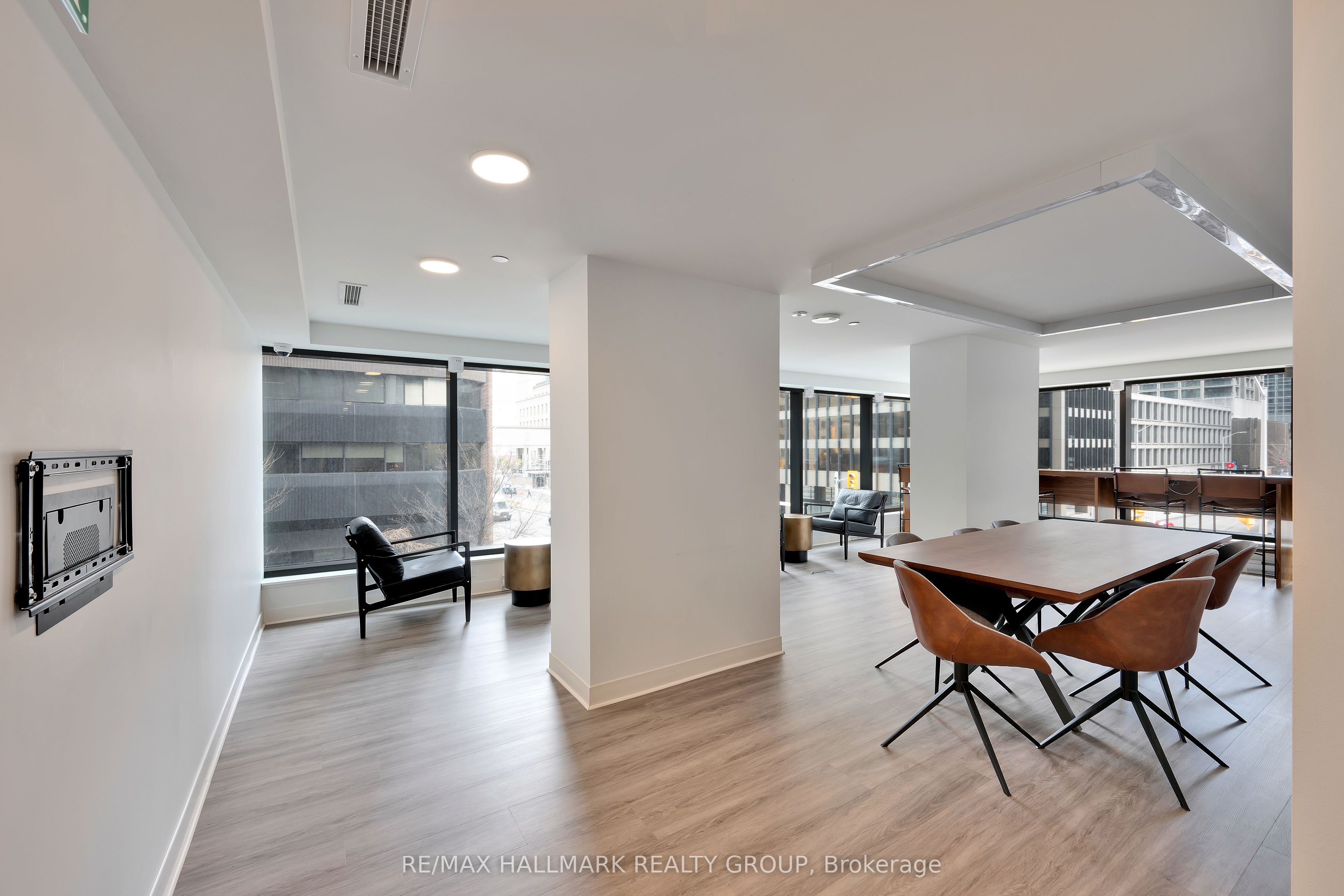 340 Queen Street 906 Property Photo 24