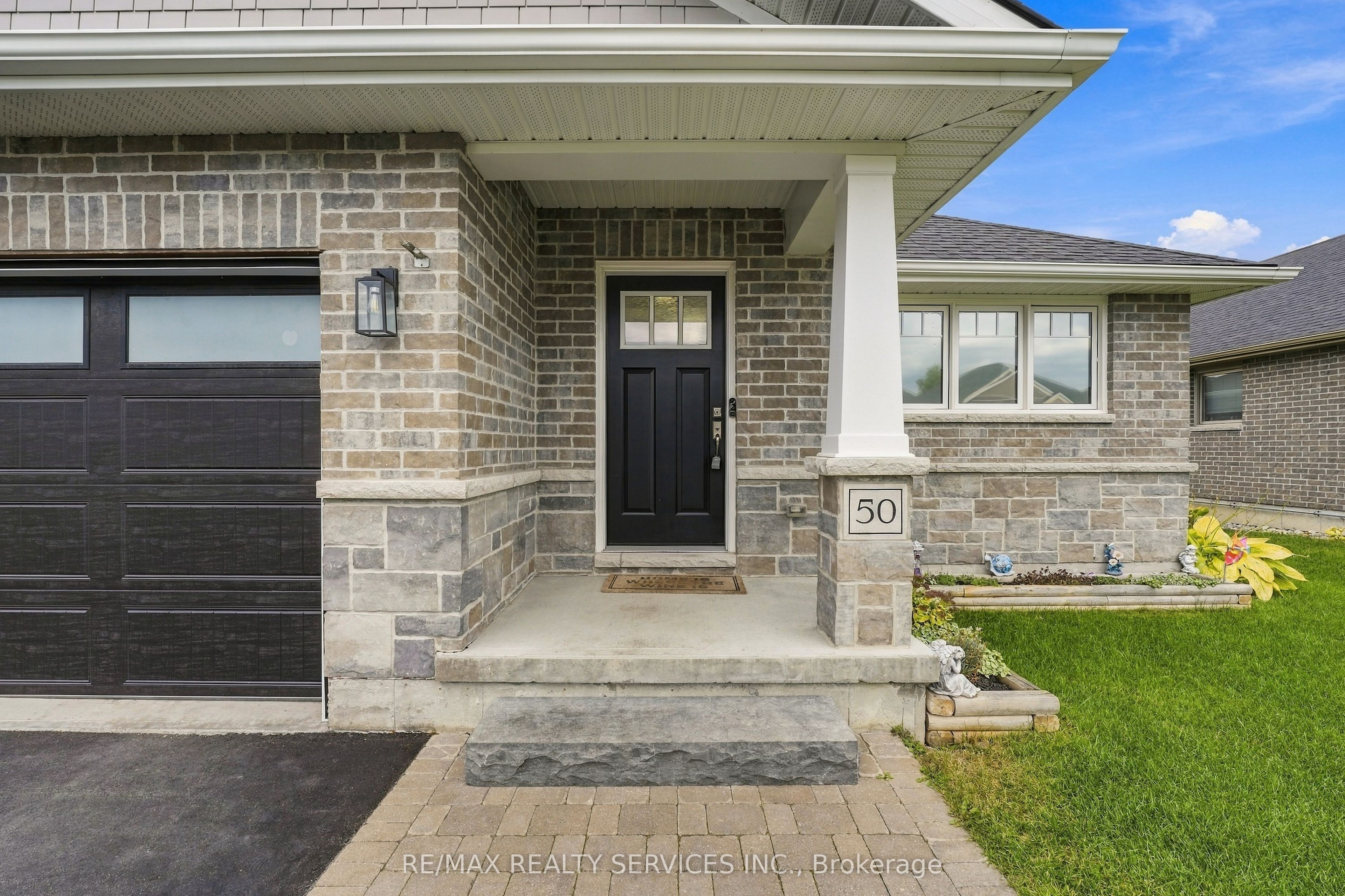 50 Mercedes Drive Property Photo 4